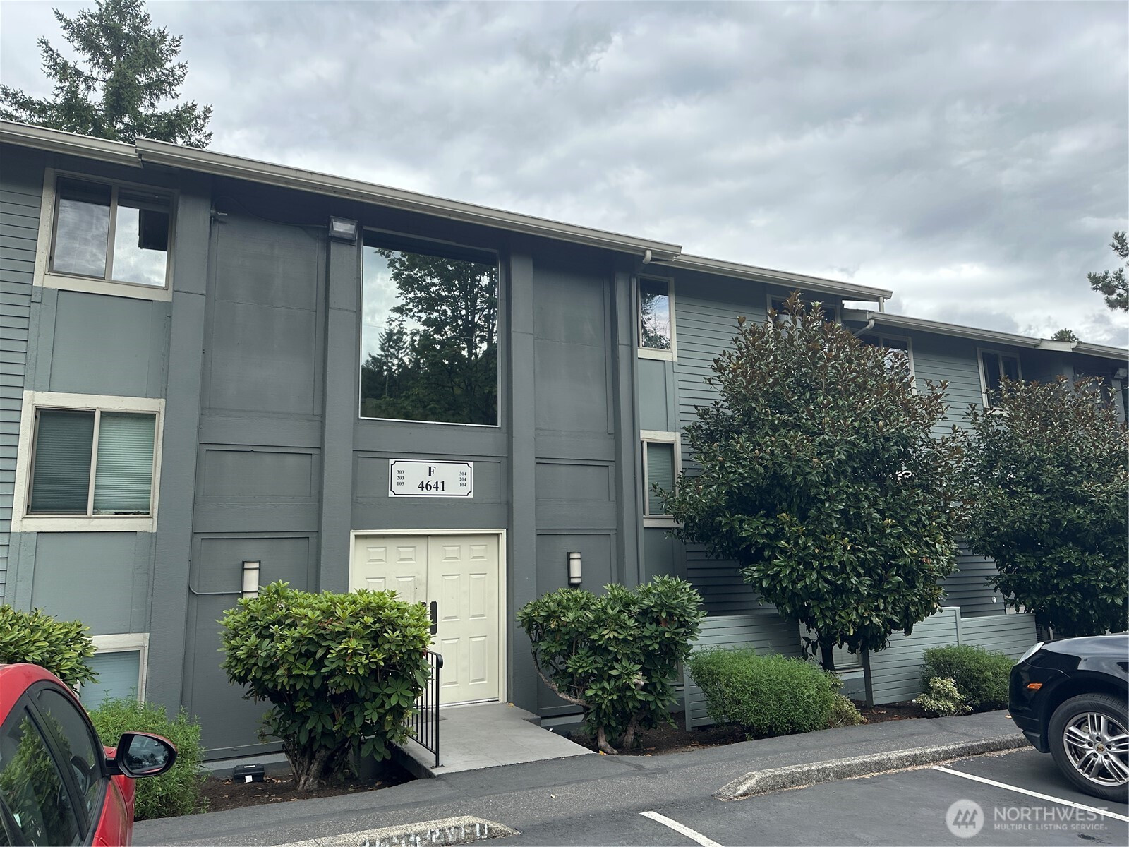 4641 W Lake Sammamish Pkwy SE, Issaquah, WA 98027
