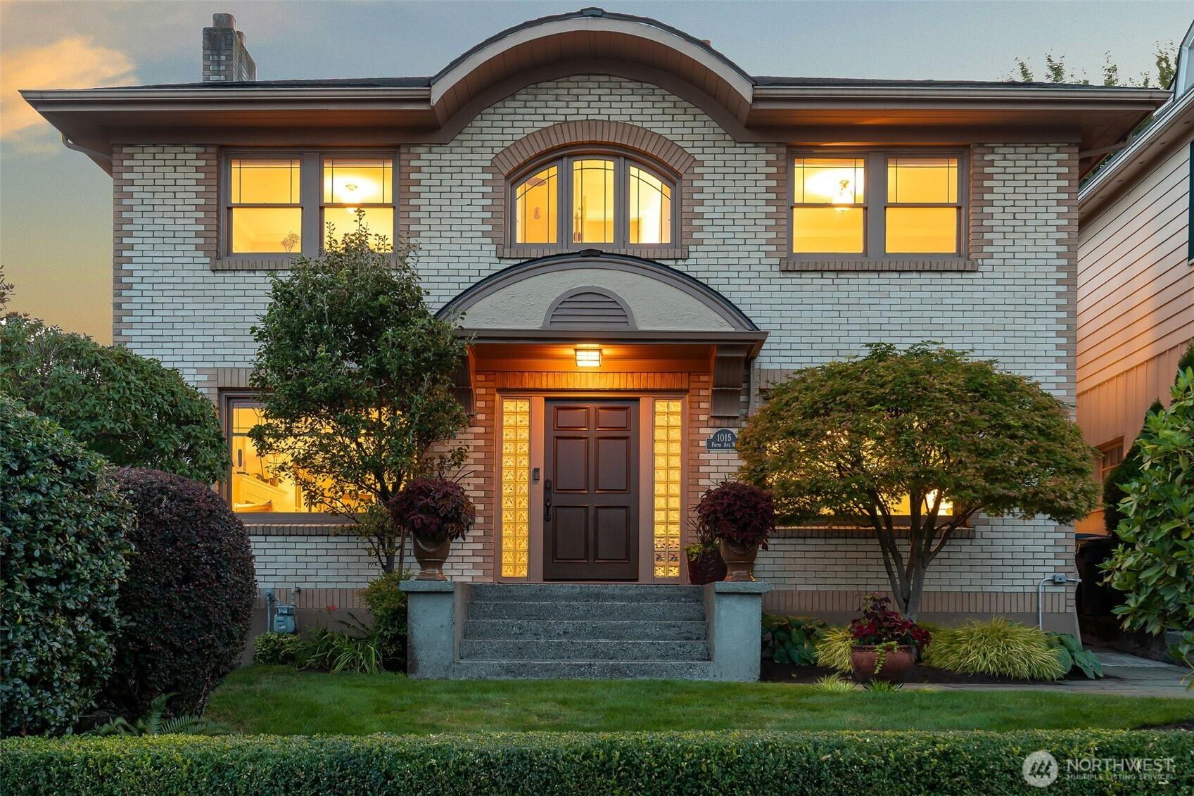 1015 5th Avenue W, Seattle, WA 98119