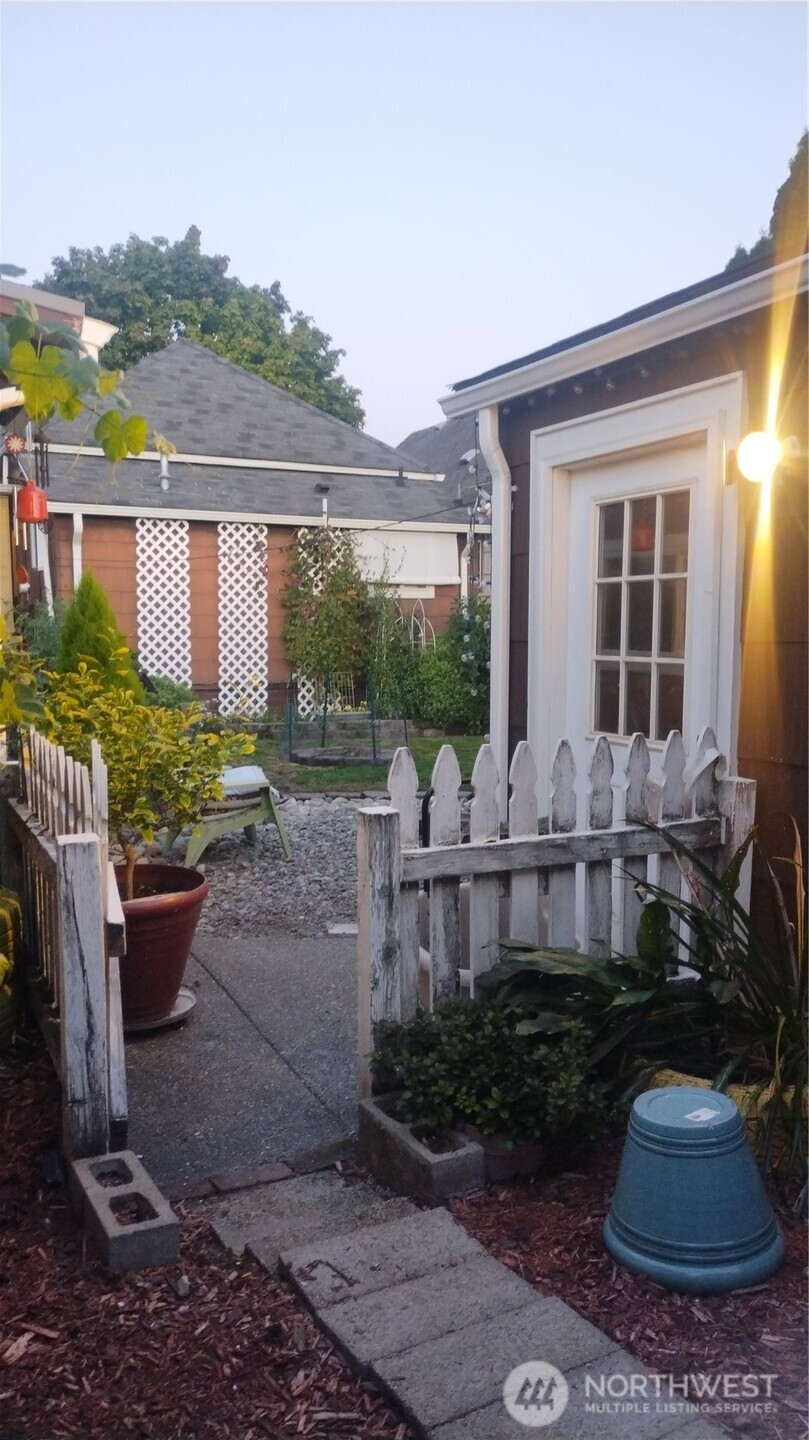 5834 S Montgomery Street, Tacoma, WA 98509