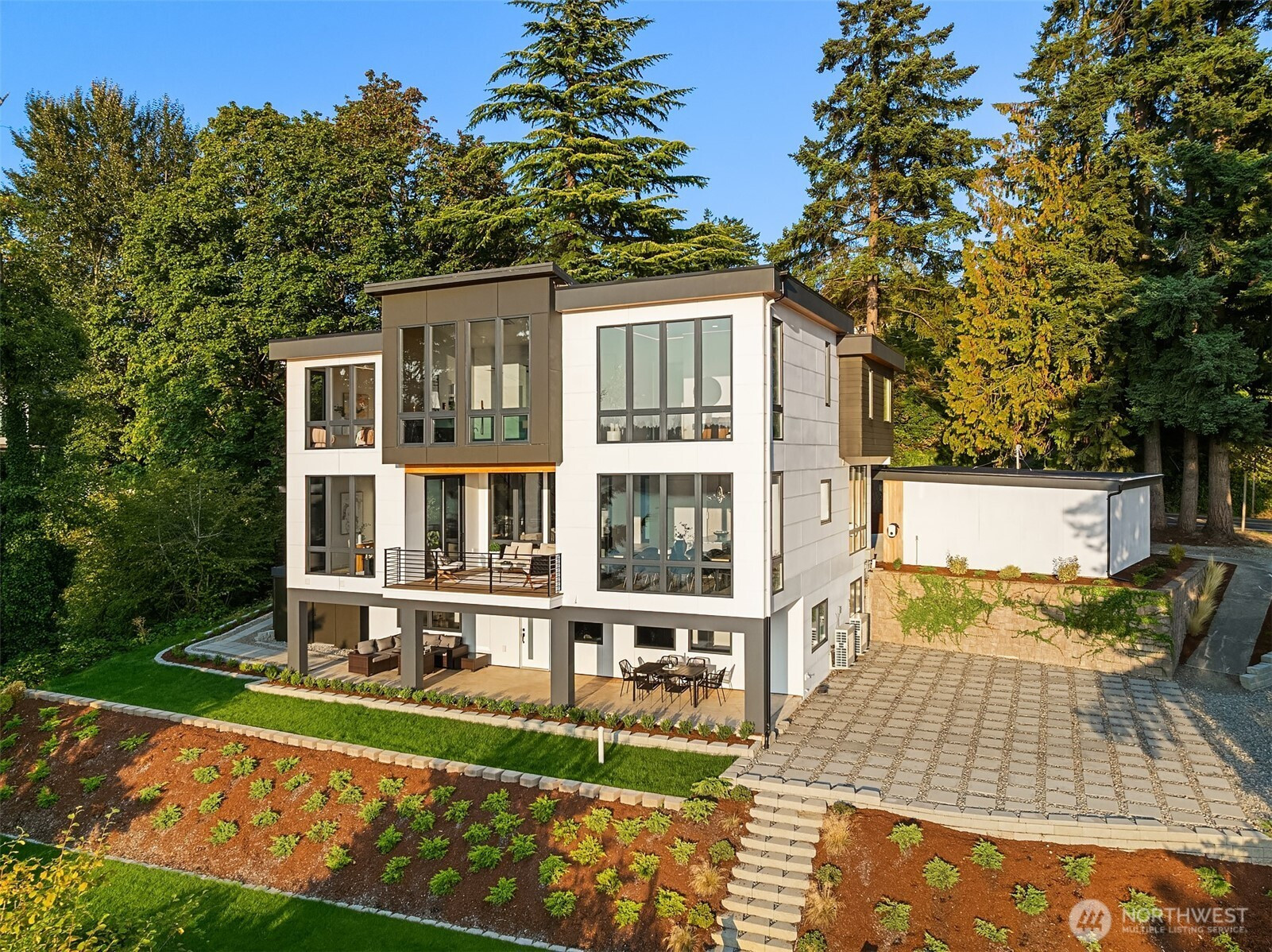 6815 Lake Washington Boulevard SE, Newcastle, WA 98056