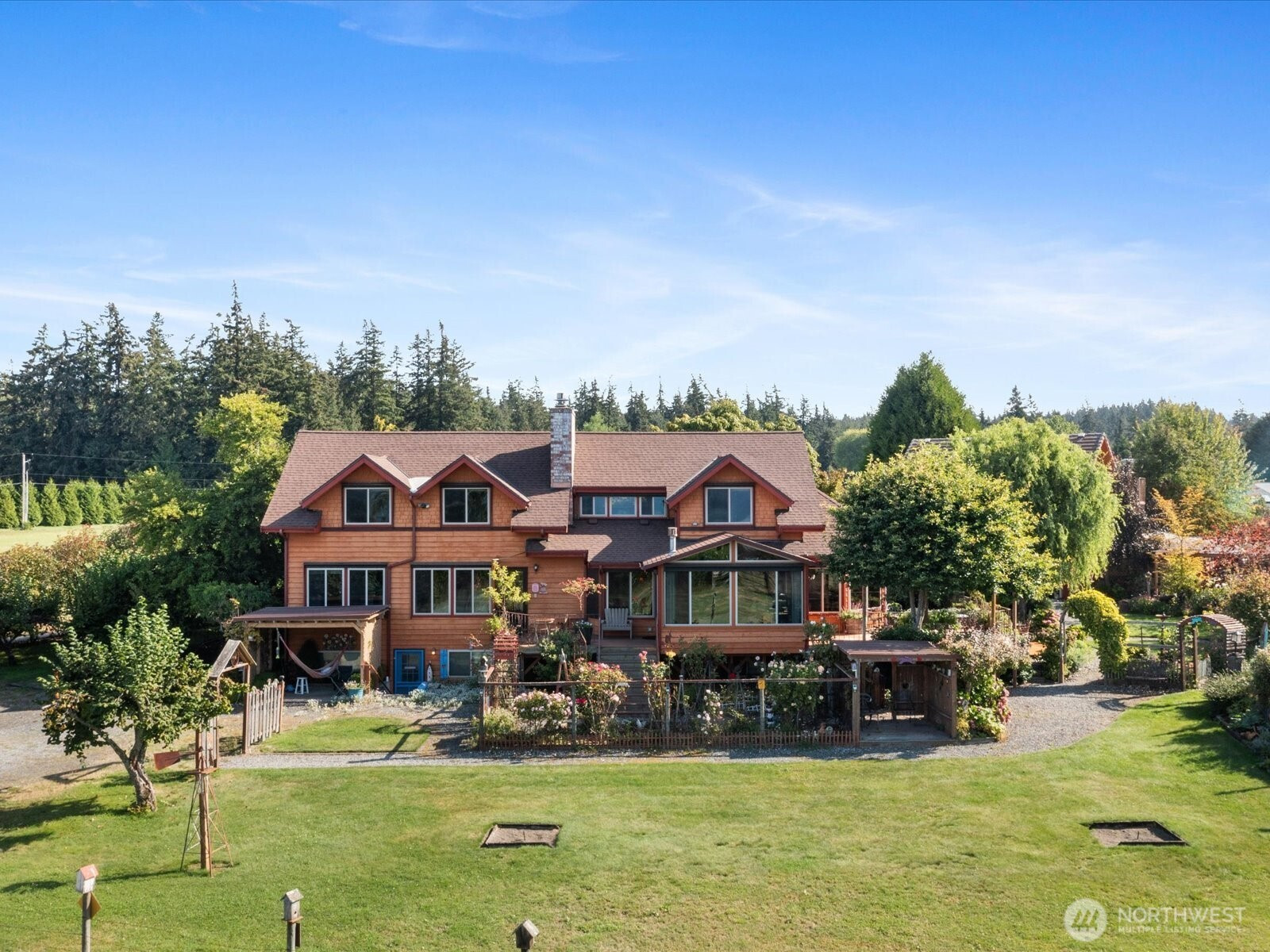 2740 Sunshine Lane, Clinton, WA 98236