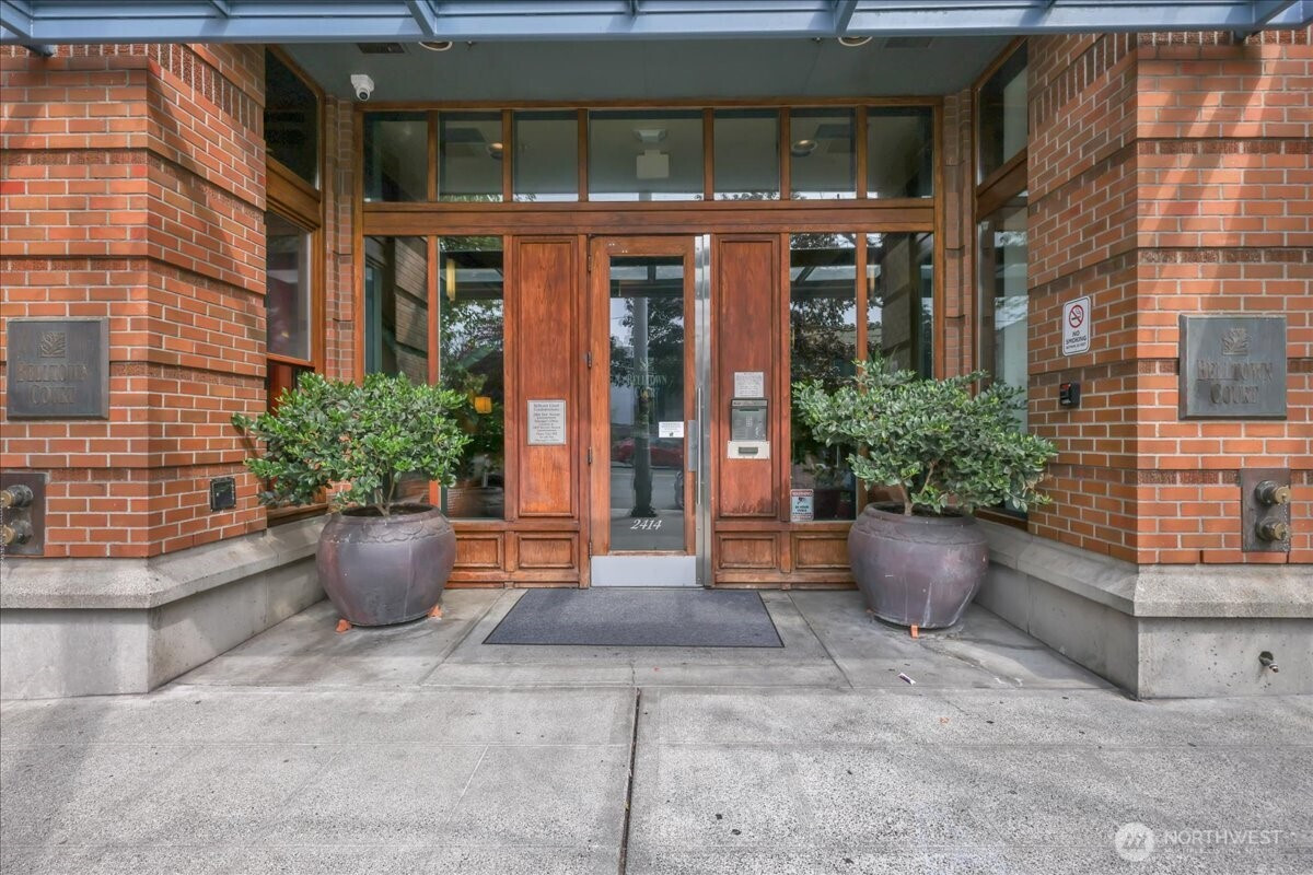 2414 1st, Seattle, WA 98121