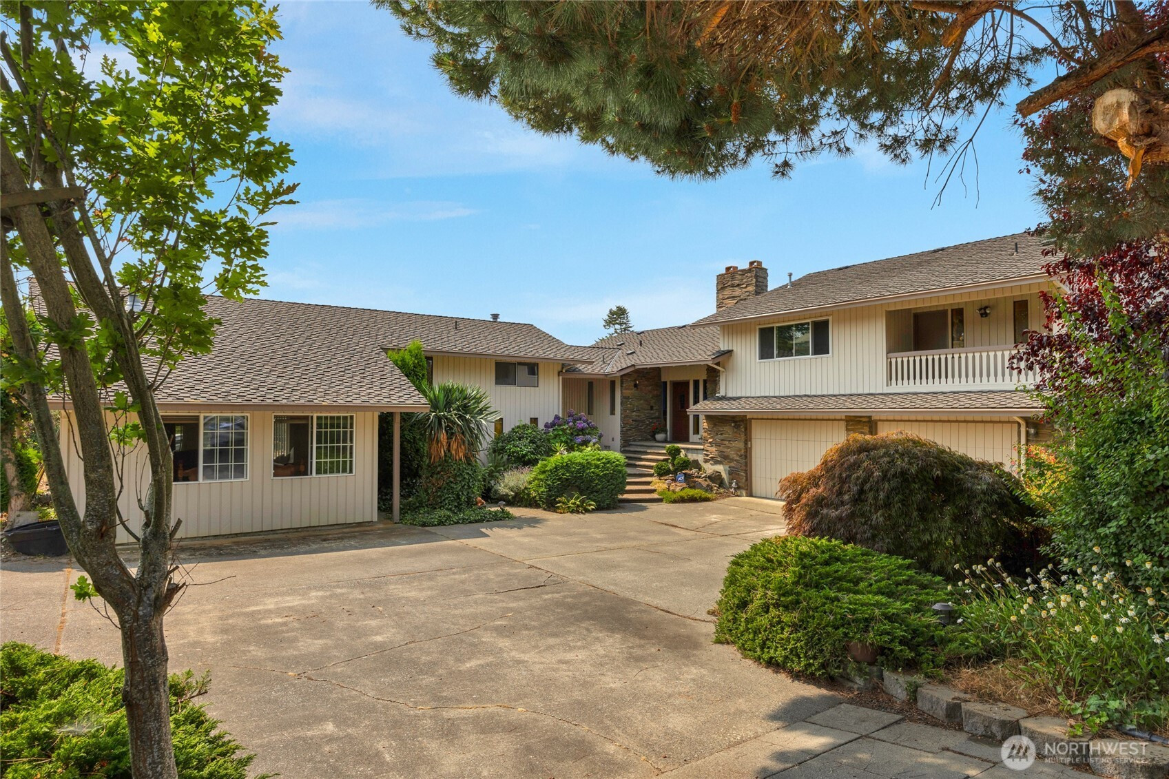 1111 S 274th Place, Des Moines, WA 98198