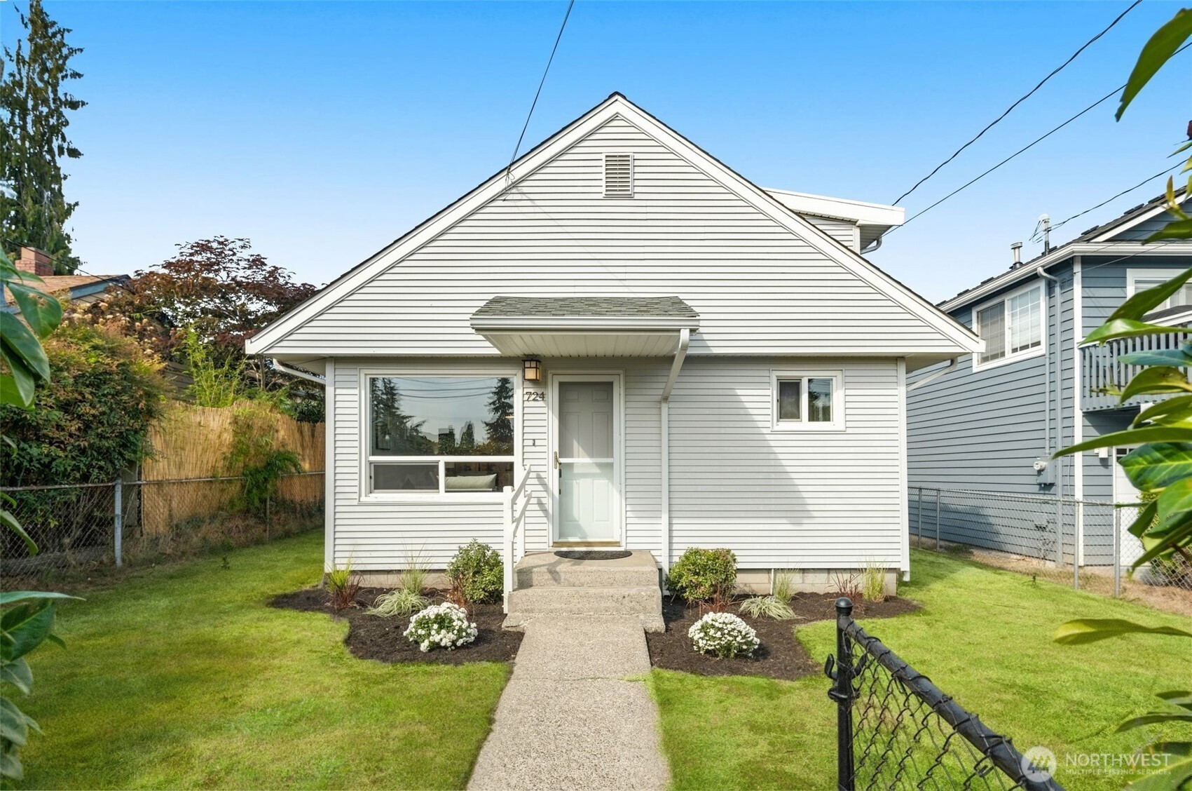 724 N 104th Street, Seattle, WA 98133