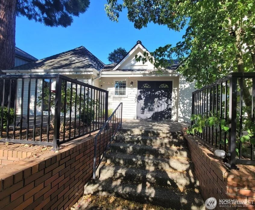 9004 NE 10TH, Bellevue, WA 98004
