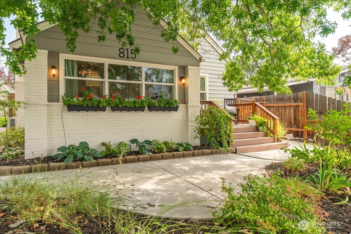 815 Monroe Street, Wenatchee, WA 98801