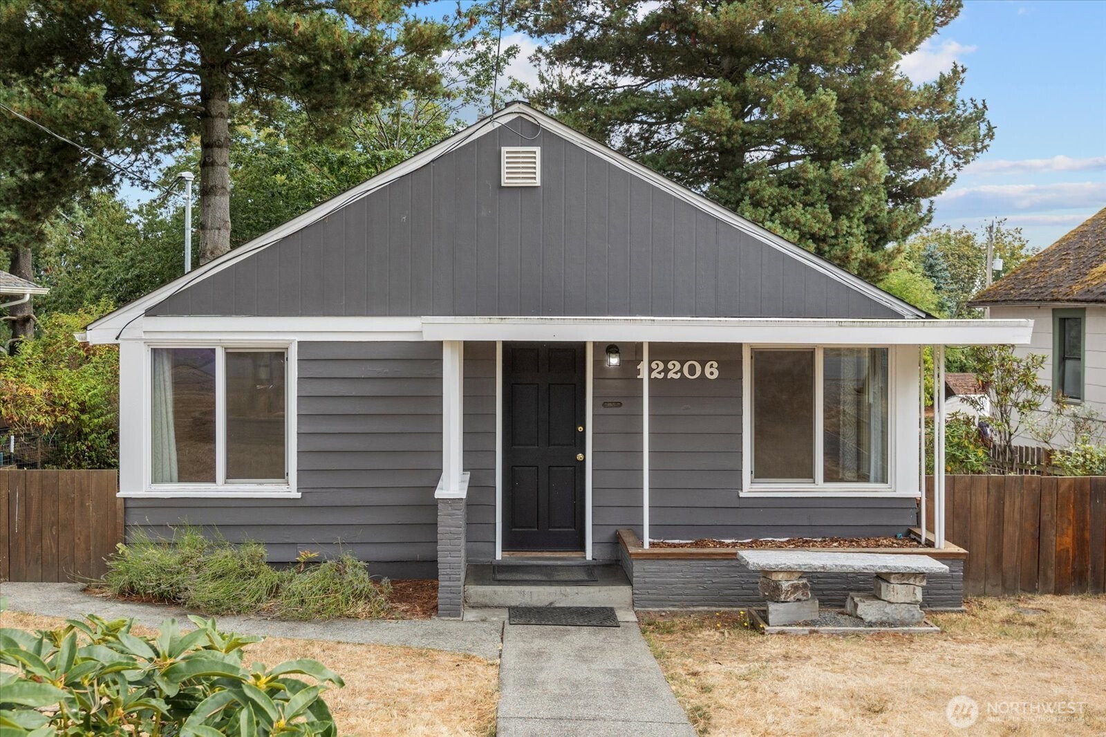 12206 Fremont Avenue N, Seattle, WA 98133