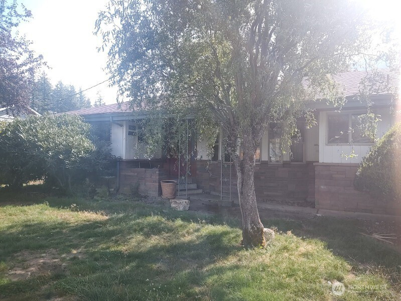 102 E Adams Avenue, Morton, WA 98356