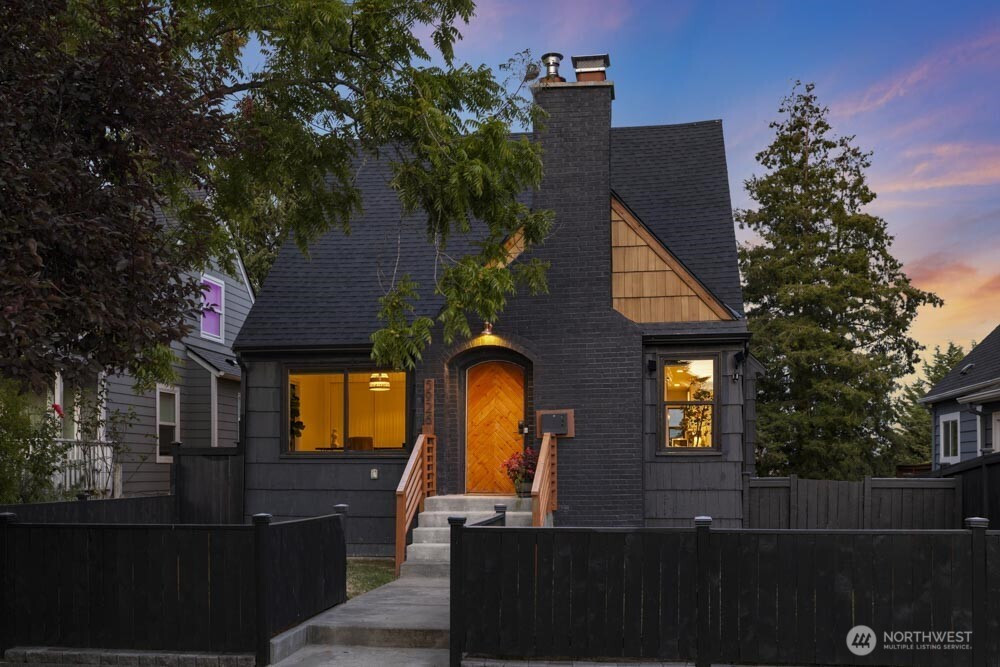 5926 34th Avenue SW, Seattle, WA 98126