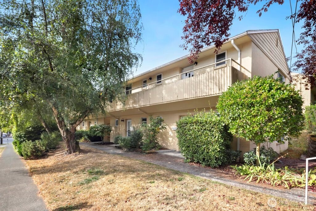 4707 40th Avenue NE, Seattle, WA 98105