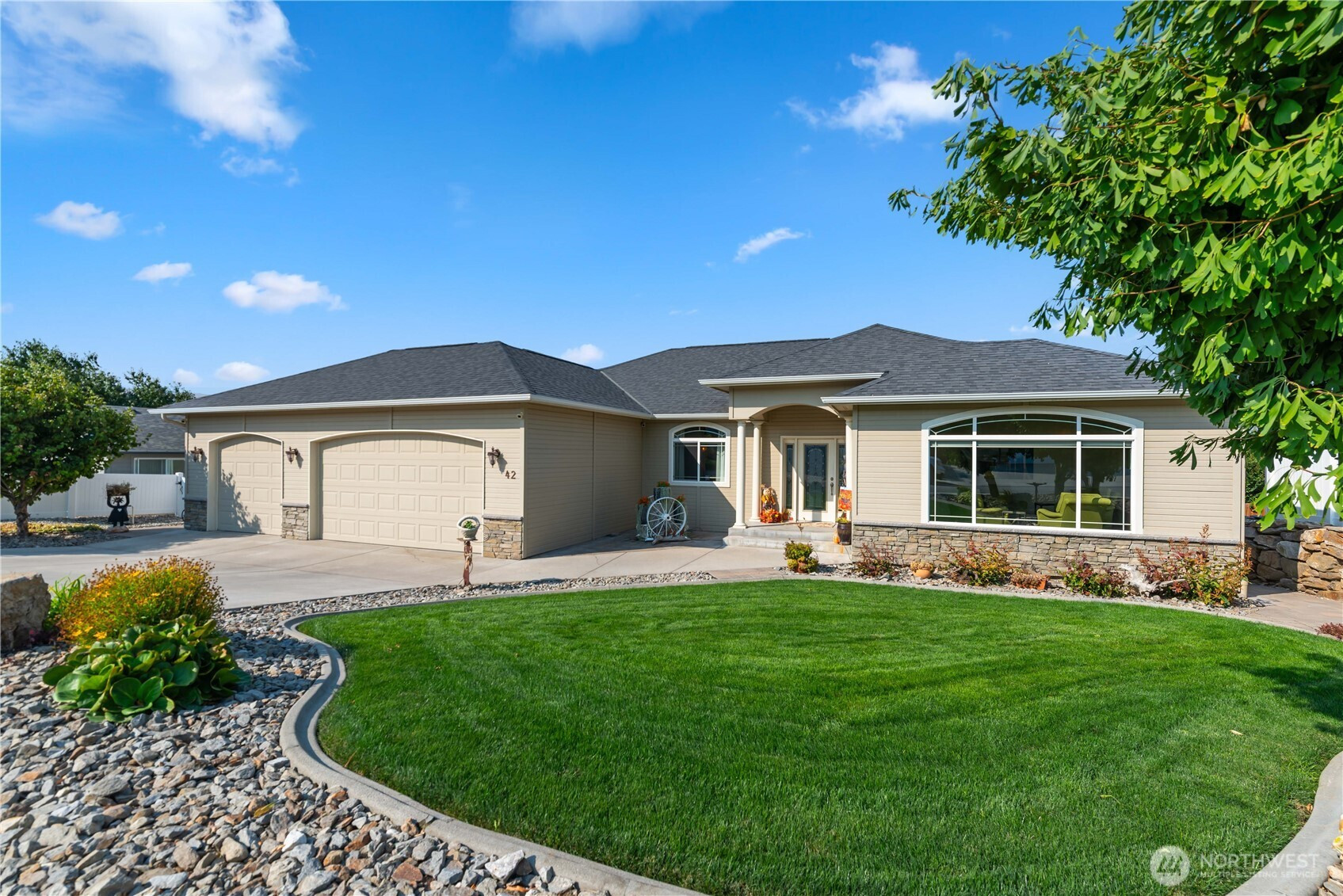 42 S Mandolin Avenue, East Wenatchee, WA 98802