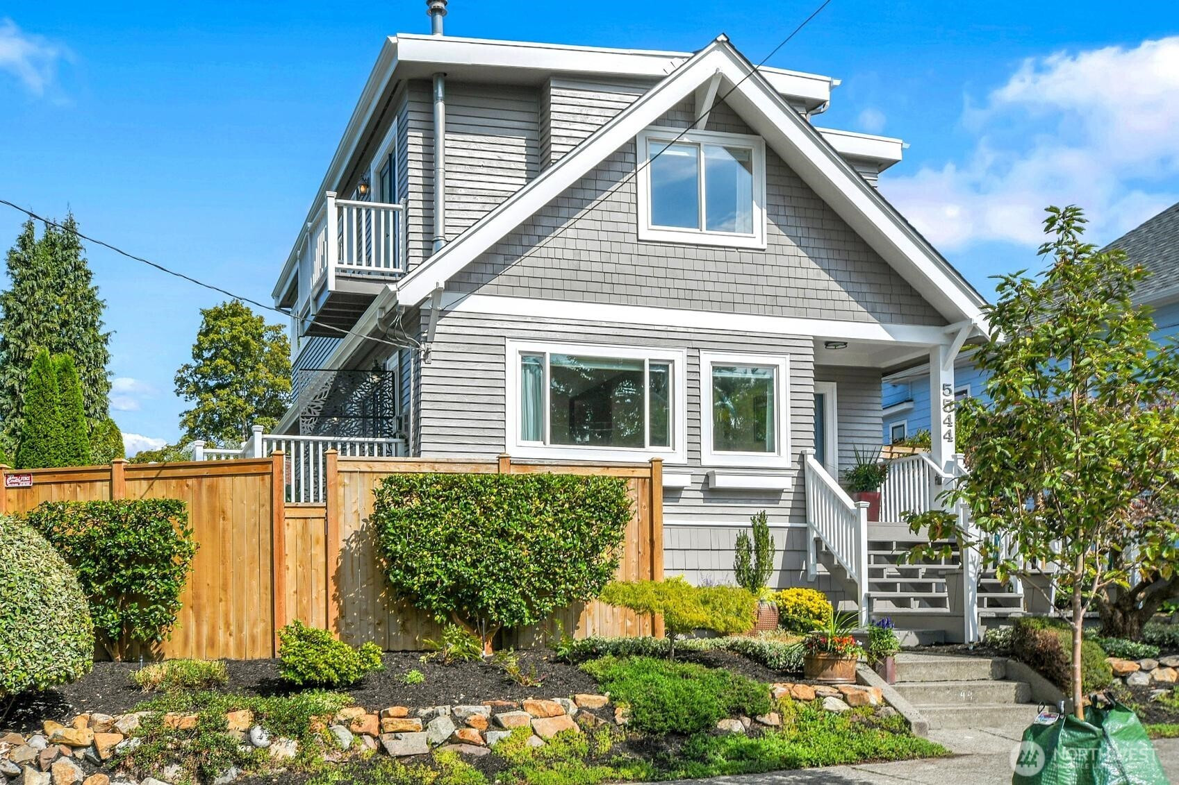 5544 Kenwood Place N, Seattle, WA 98103