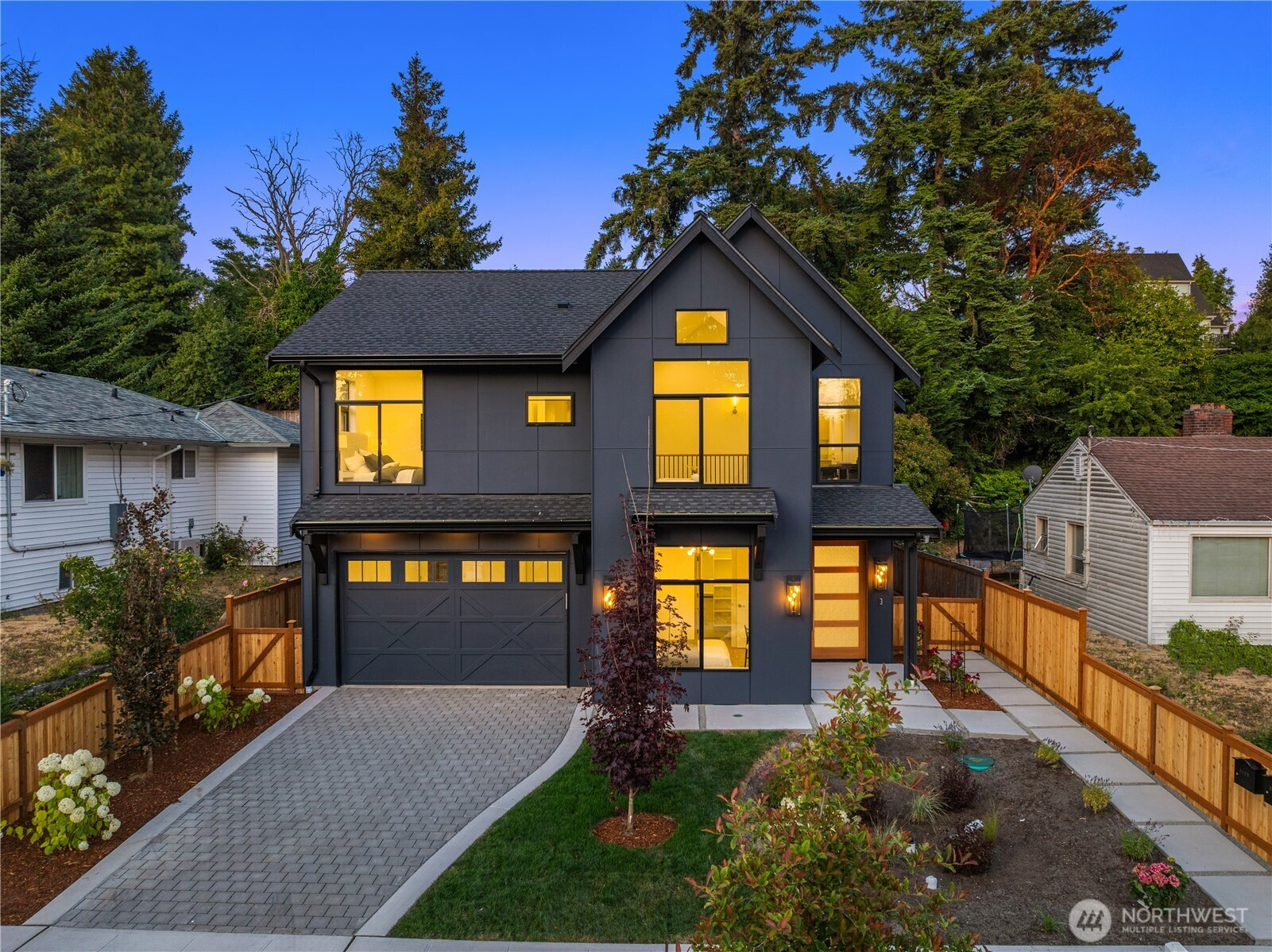 3832 32nd Avenue W, Seattle, WA 98199