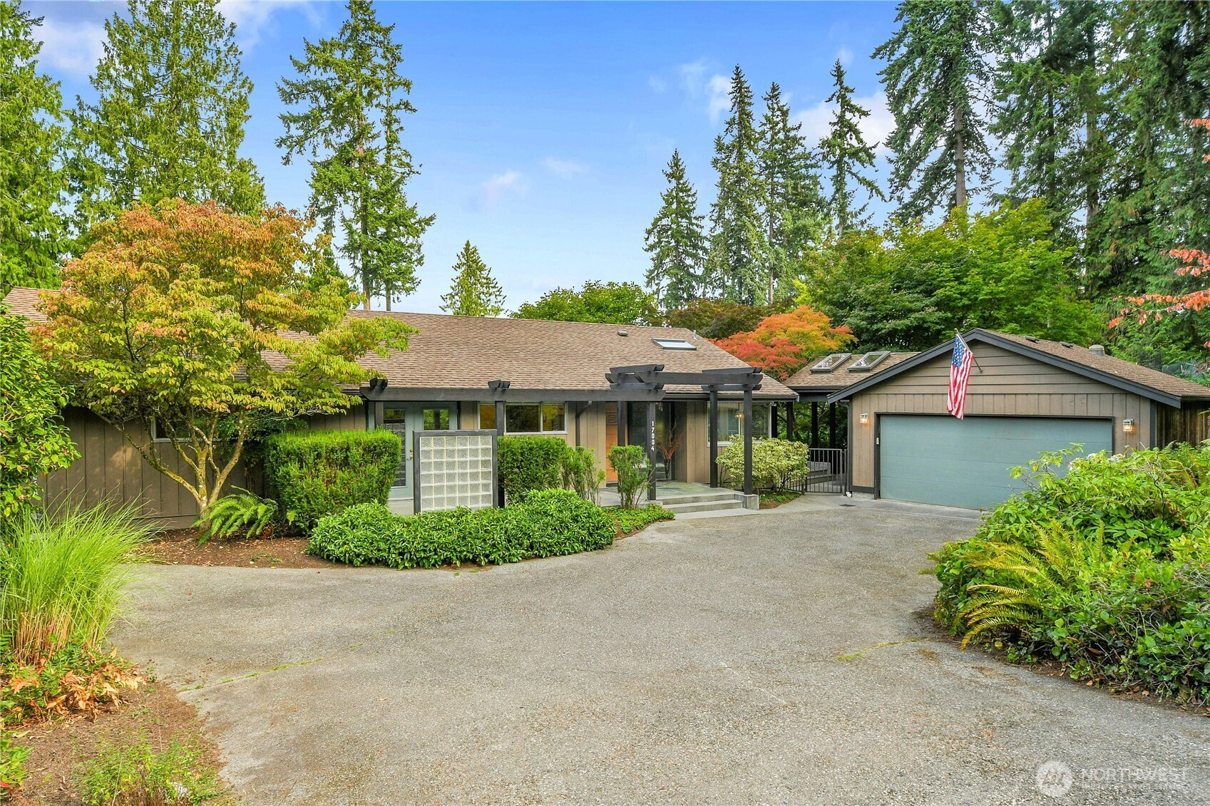 17004 37th Avenue NE, Lake Forest Park, WA 98155
