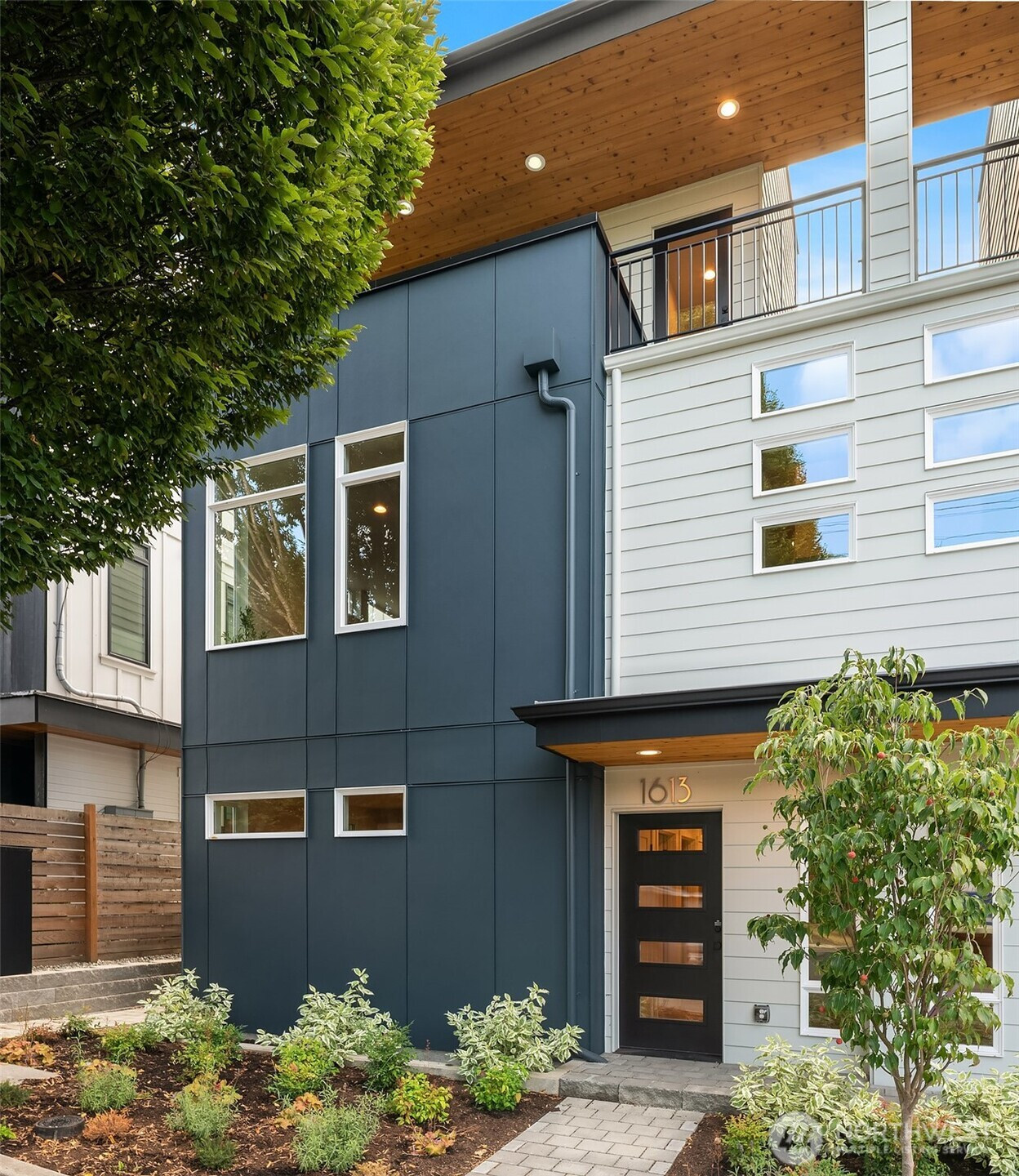 1613 N 50th Street, Seattle, WA 98103