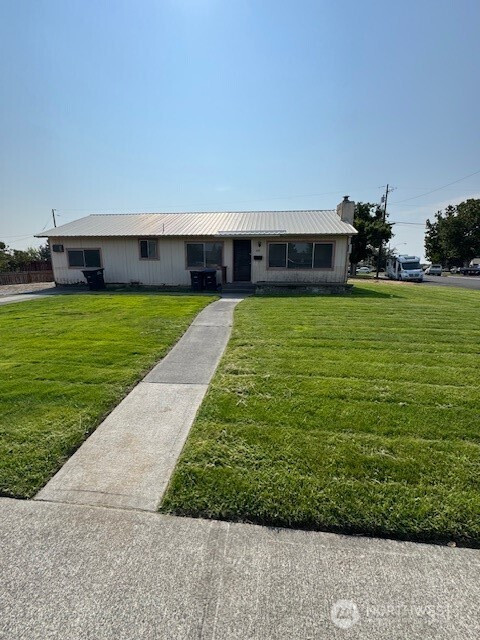 643 W Loop Drive, Moses Lake, WA 98837