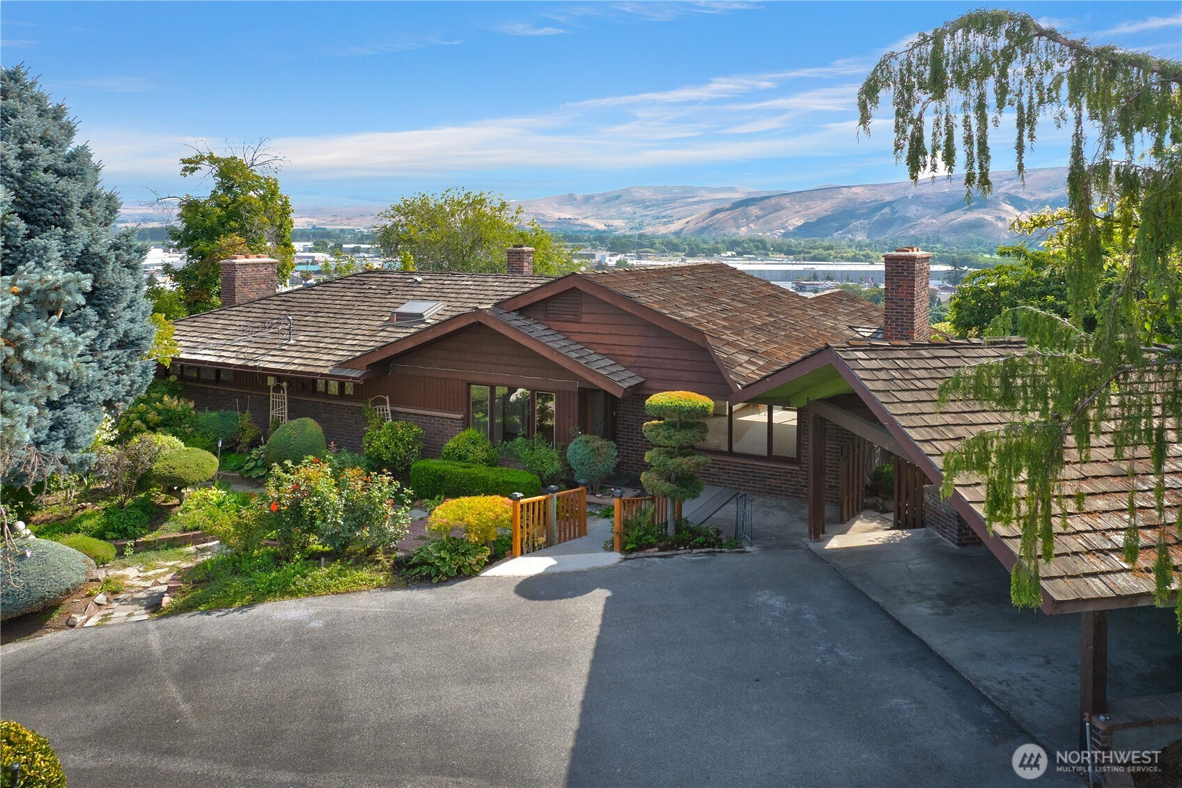 105 Hillcrest Drive, Selah, WA 98942