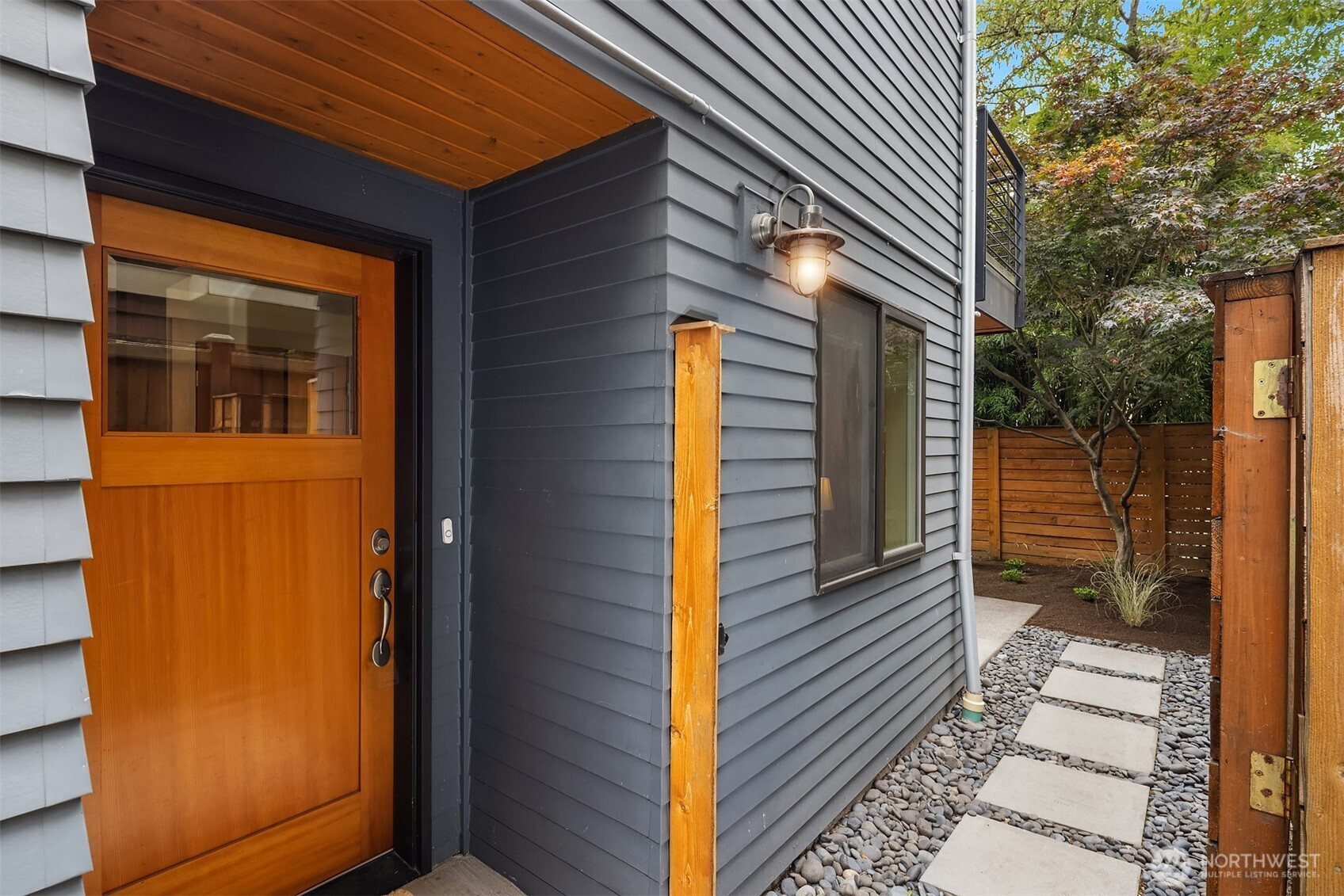 3833 Ashworth Avenue N, Seattle, WA 98103