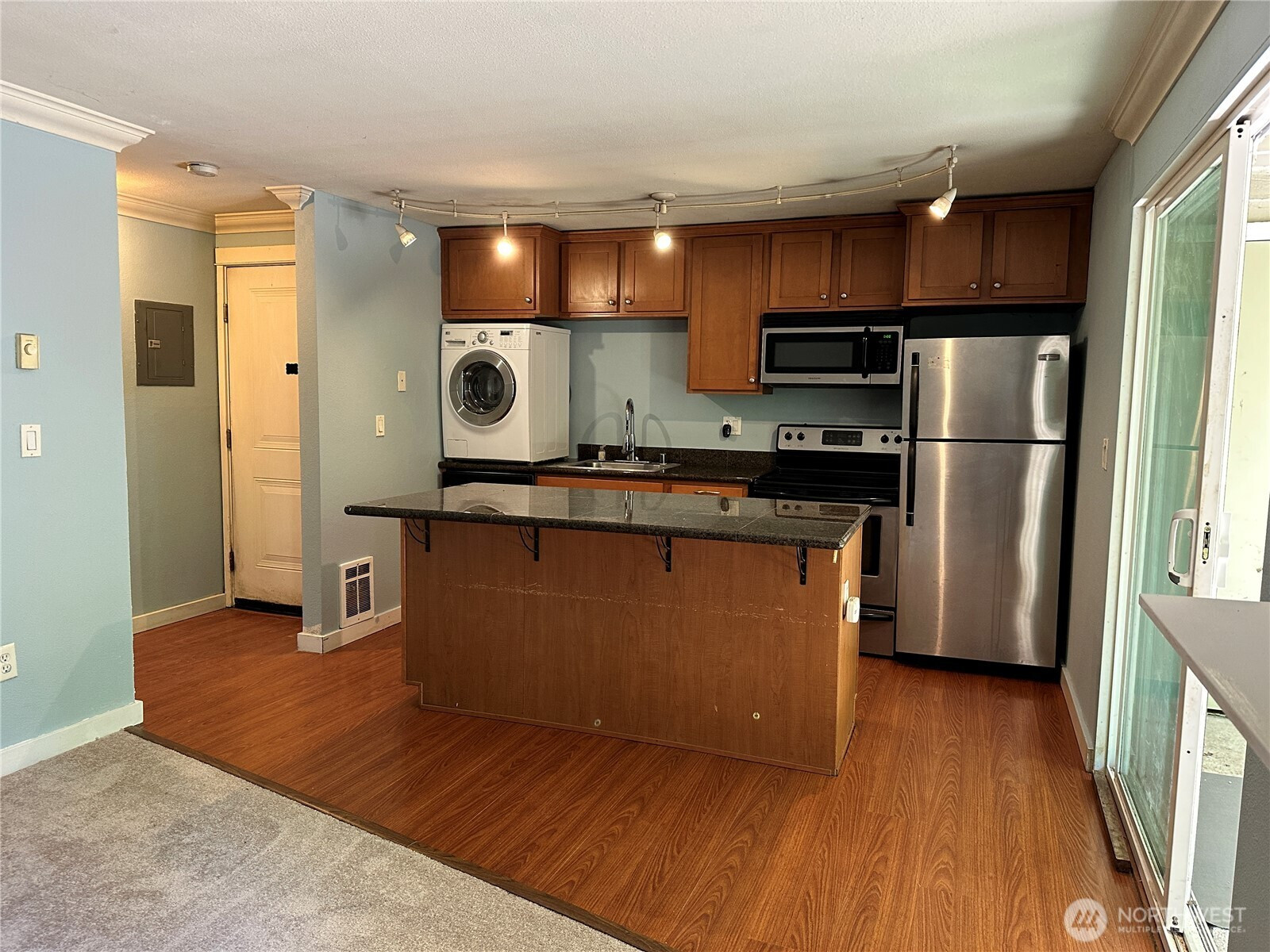 23453 16th Avenue S, Des Moines, WA 98198