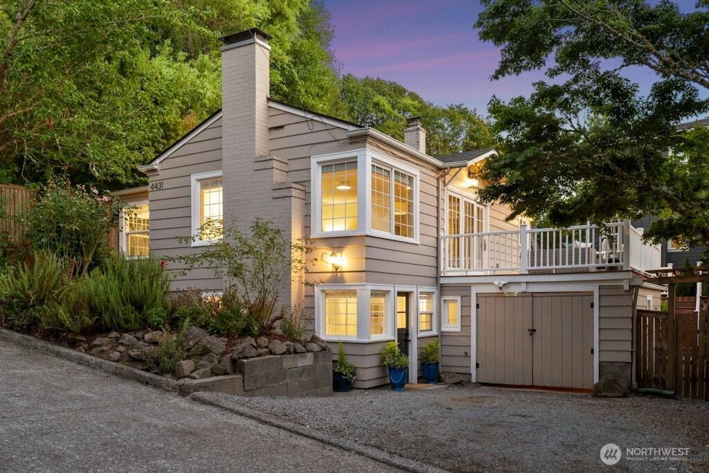 4431 SW Kenyon Place, Seattle, WA 98136