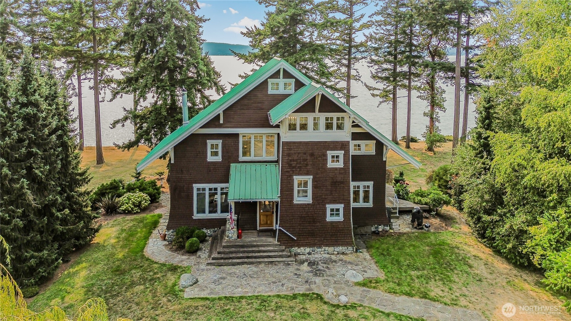 3030 S Mabana Heights Road, Camano Island, WA 98282
