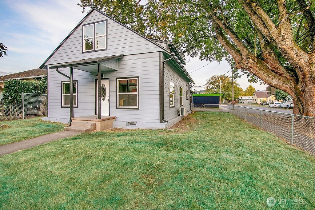 1214 S 5th Avenue, Kelso, WA 98626