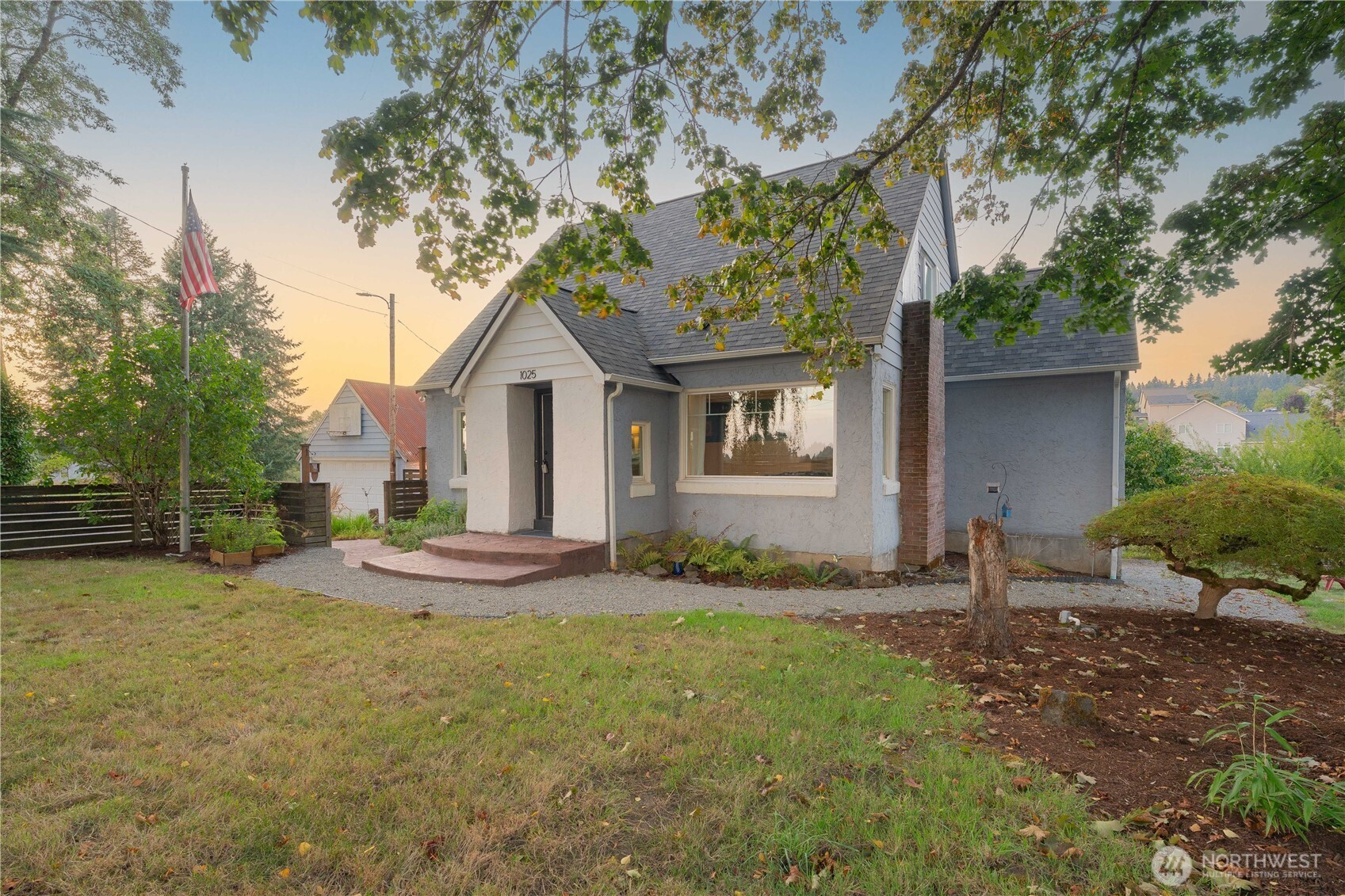 1025 NW Pacific HWY, La Center, WA 98629