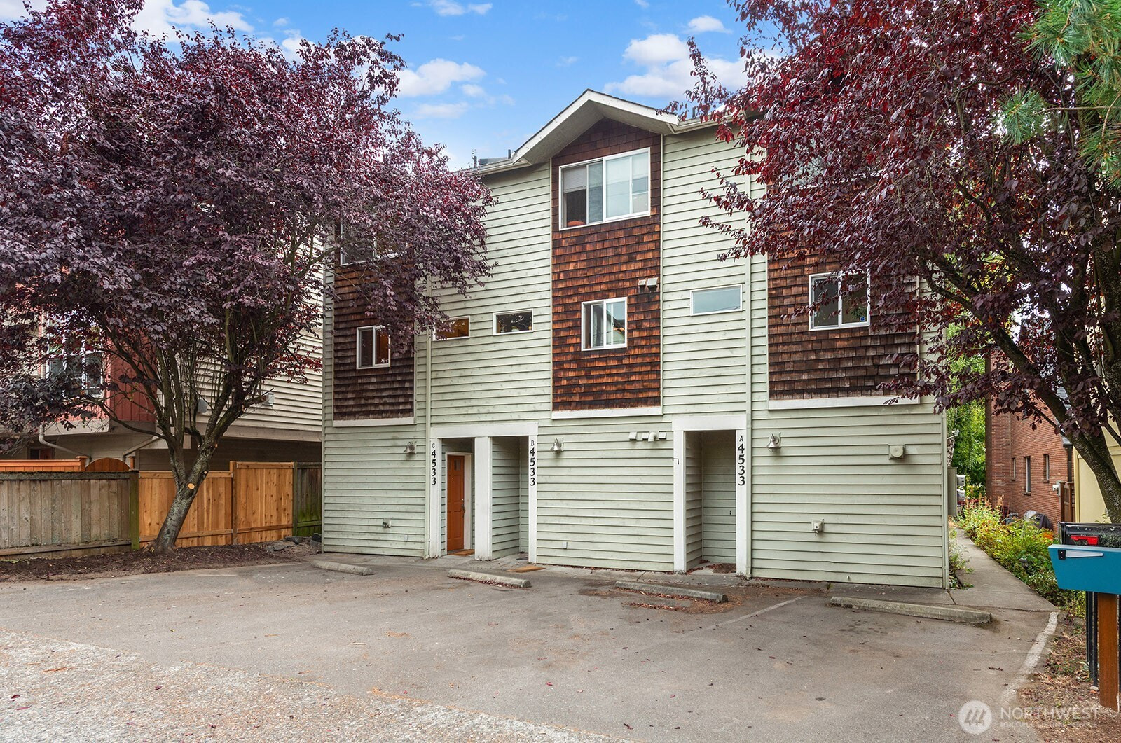 4533 40th Avenue SW, Seattle, WA 98116