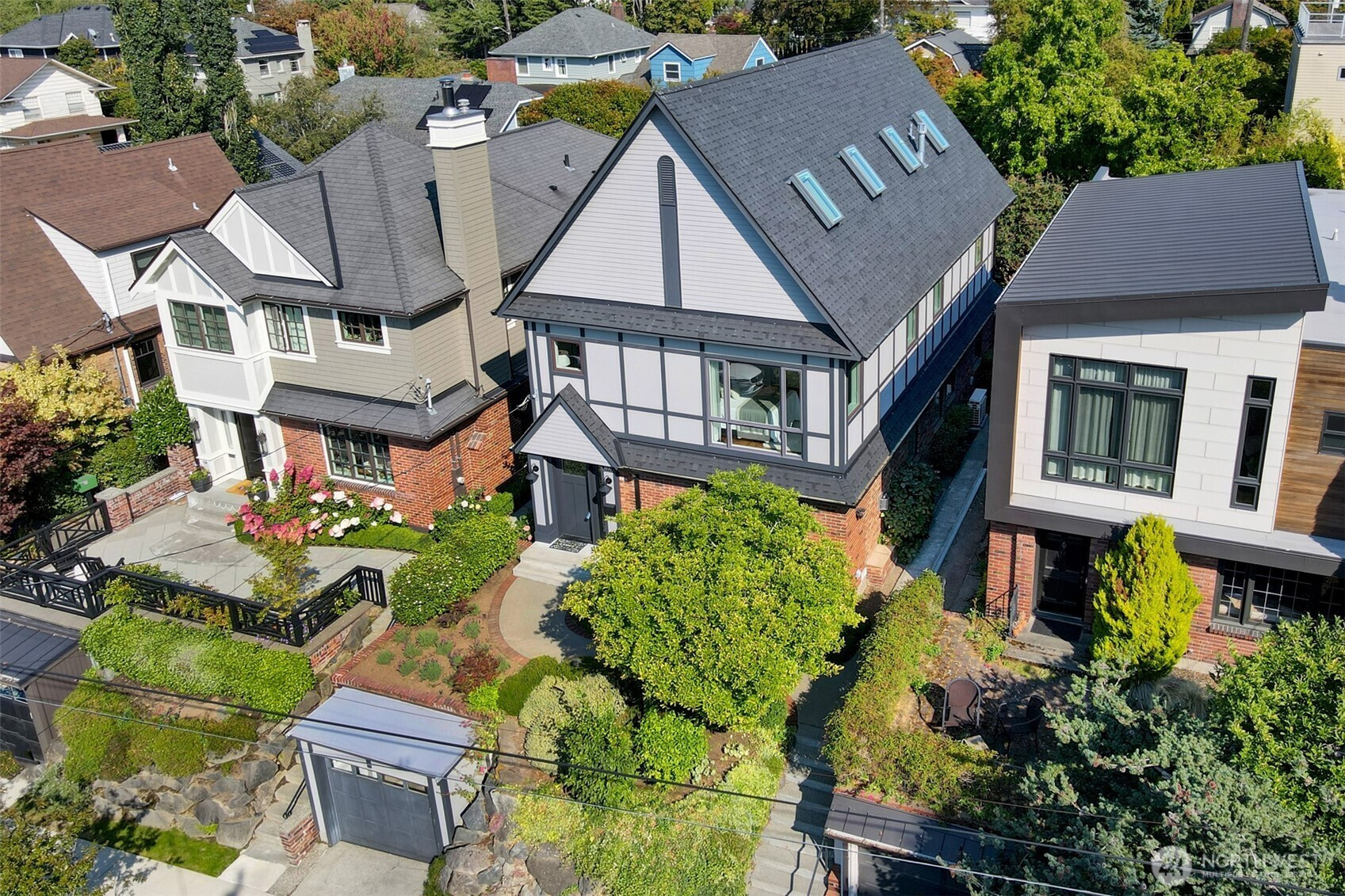 1610 3rd Avenue N, Seattle, WA 98109