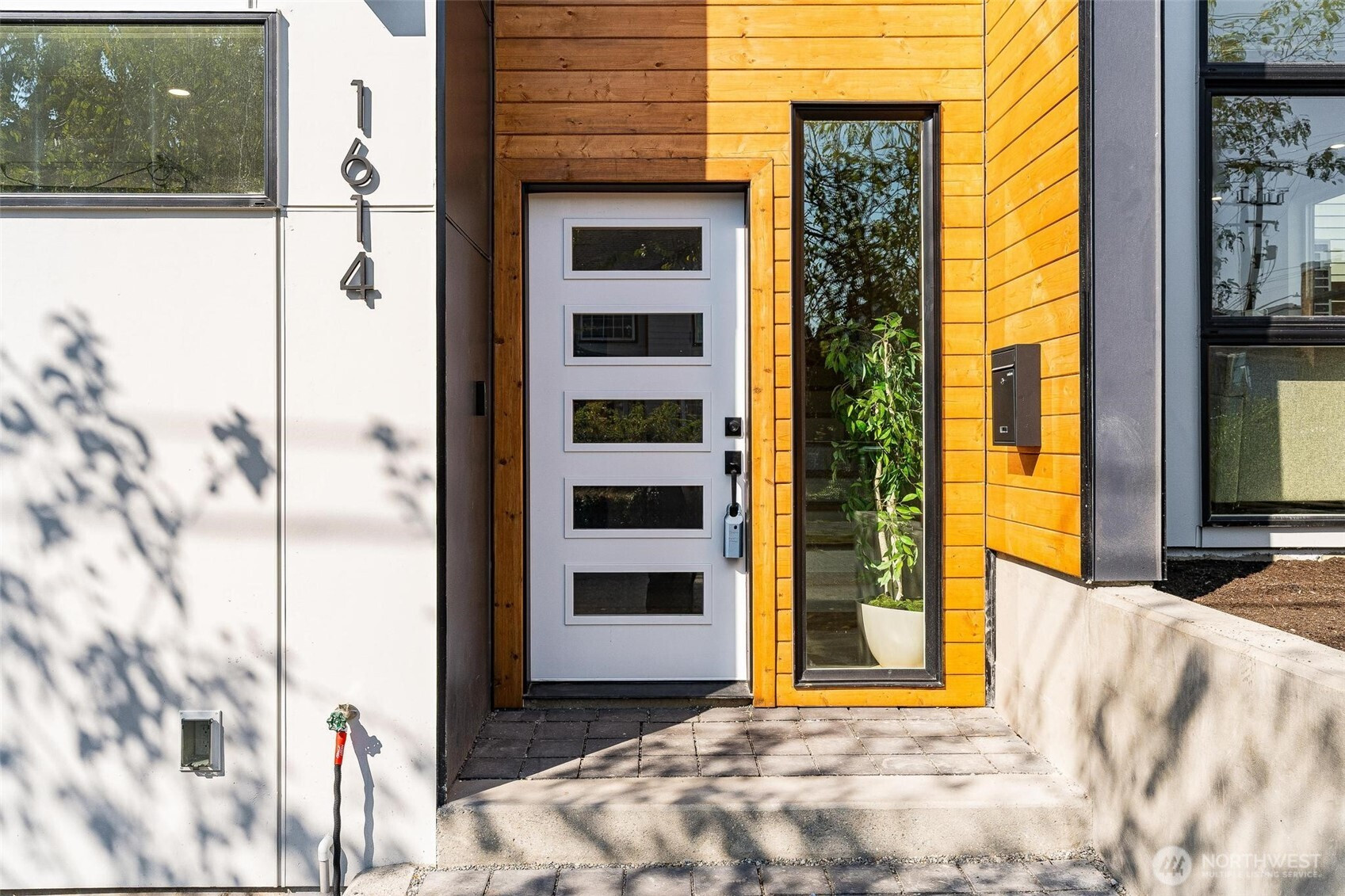 1614 S Juneau Street, Seattle, WA 98108