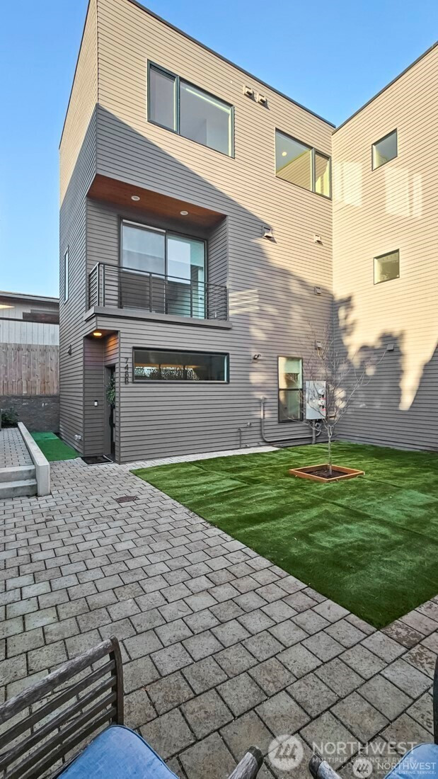 748 N 96th Street, Seattle, WA 98103