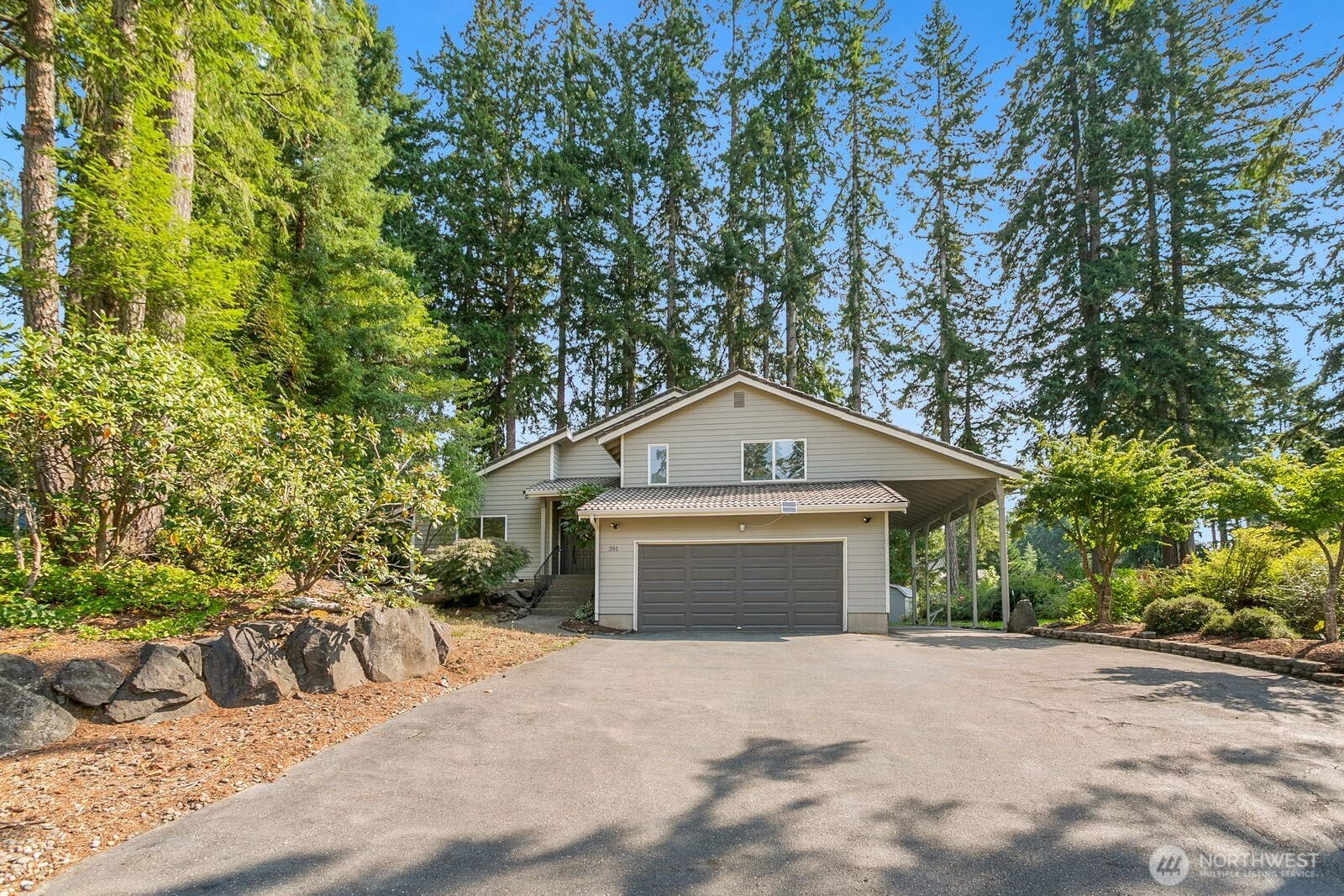 391 E Rainier Drive, Allyn, WA 98524