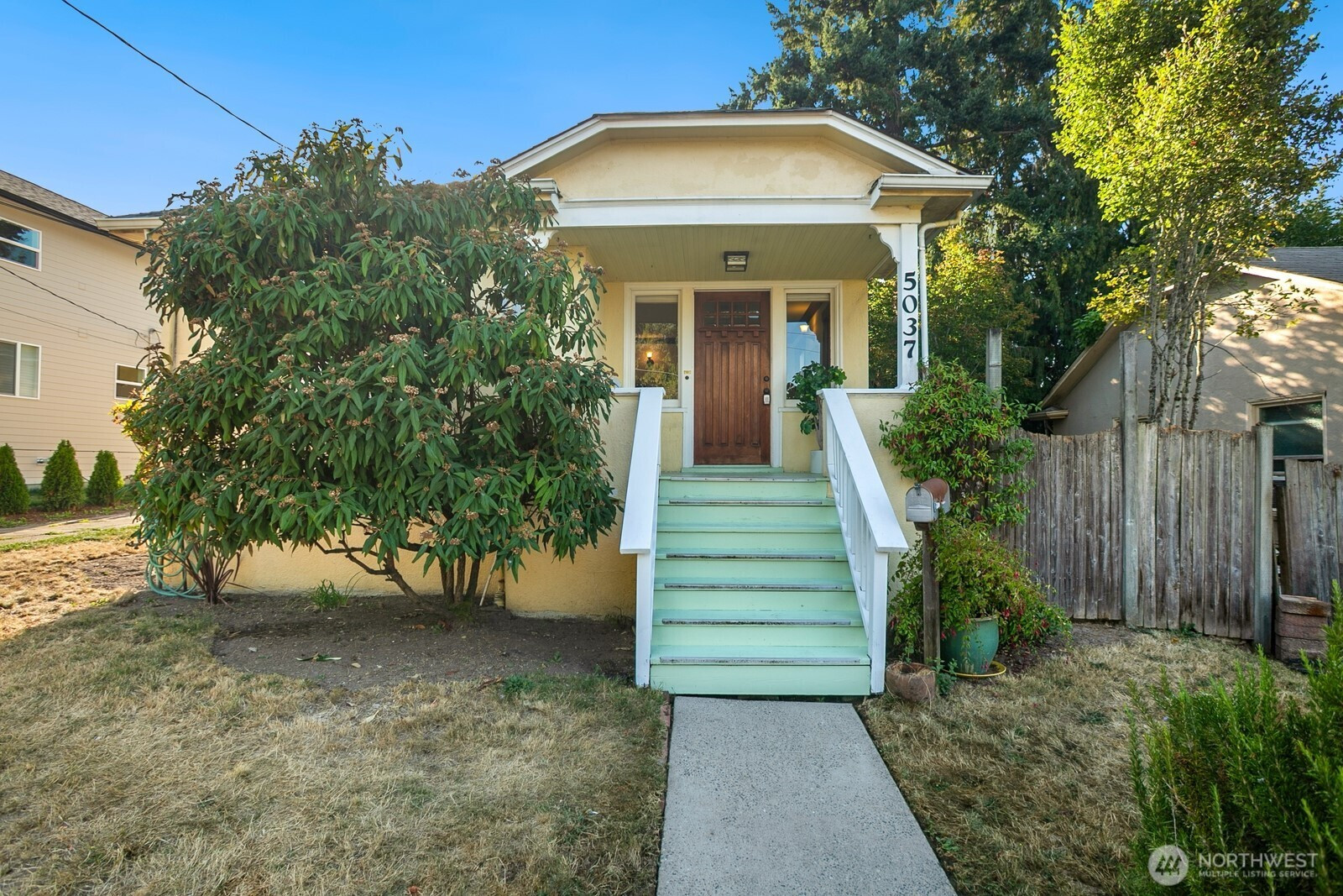 5037 Bowen Place S, Seattle, WA 98118