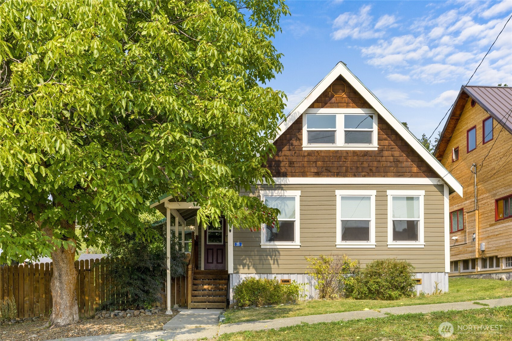 205 E Arizona Avenue, Roslyn, WA 98941