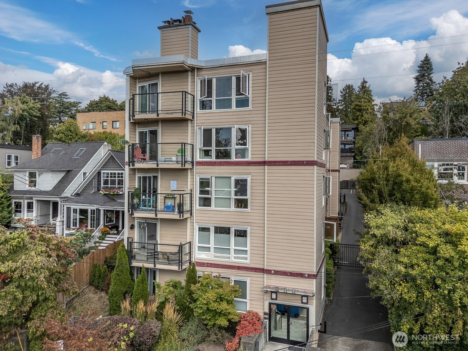 900 Summit Avenue E, Seattle, WA 98102