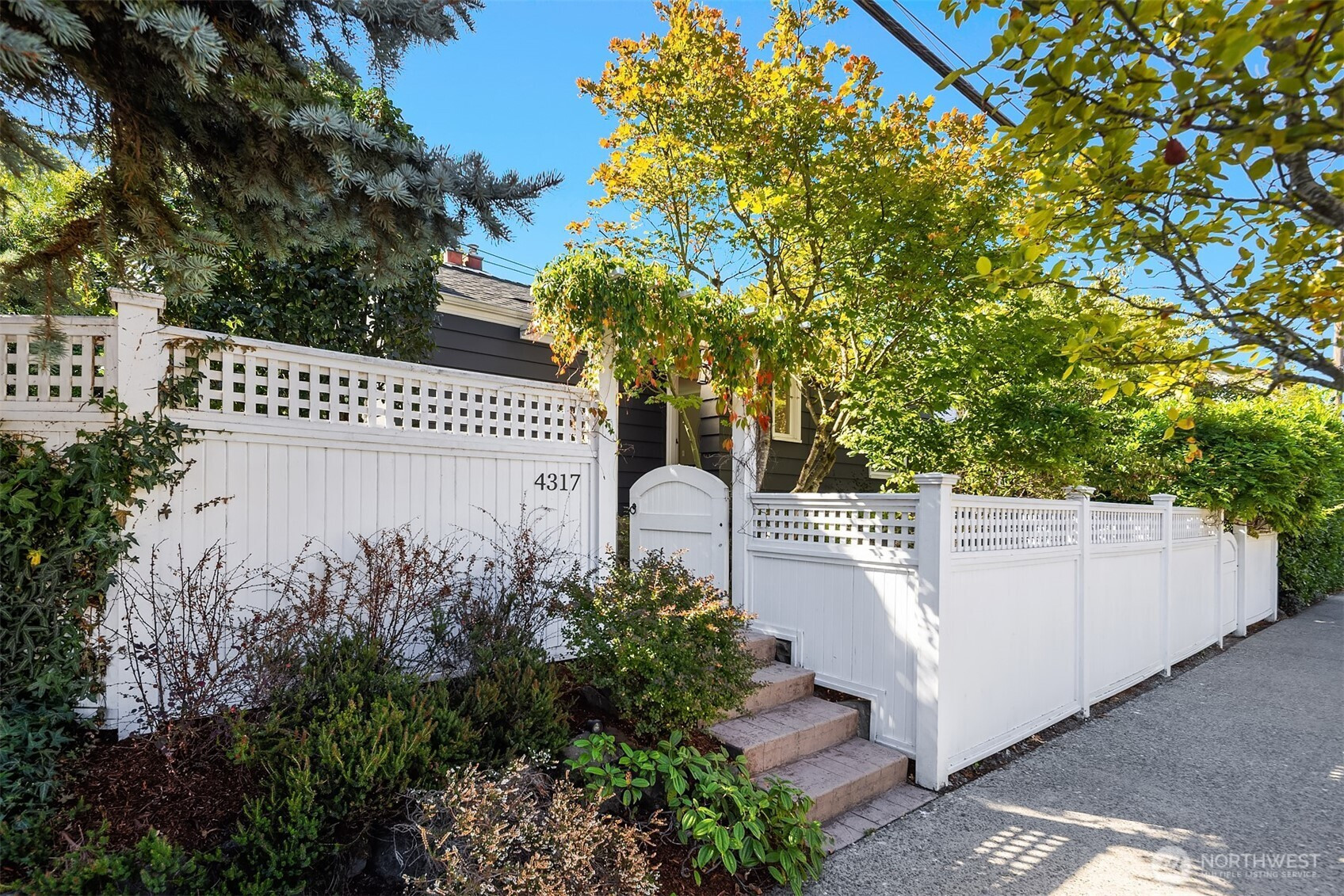 4317 37th Avenue NE, Seattle, WA 98105