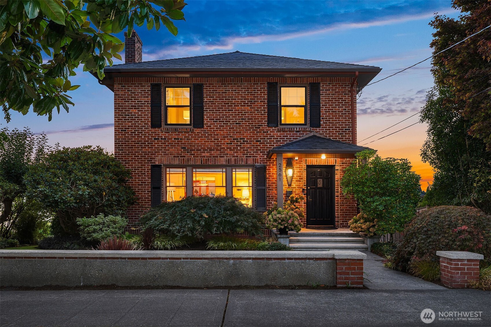 2561 28th Avenue W, Seattle, WA 98199