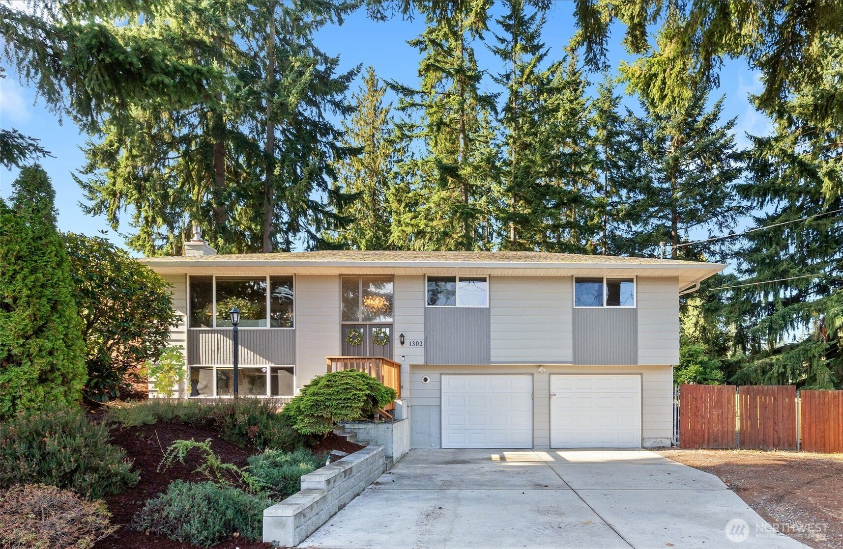 1302 Silver Lake Road, Everett, WA 98208