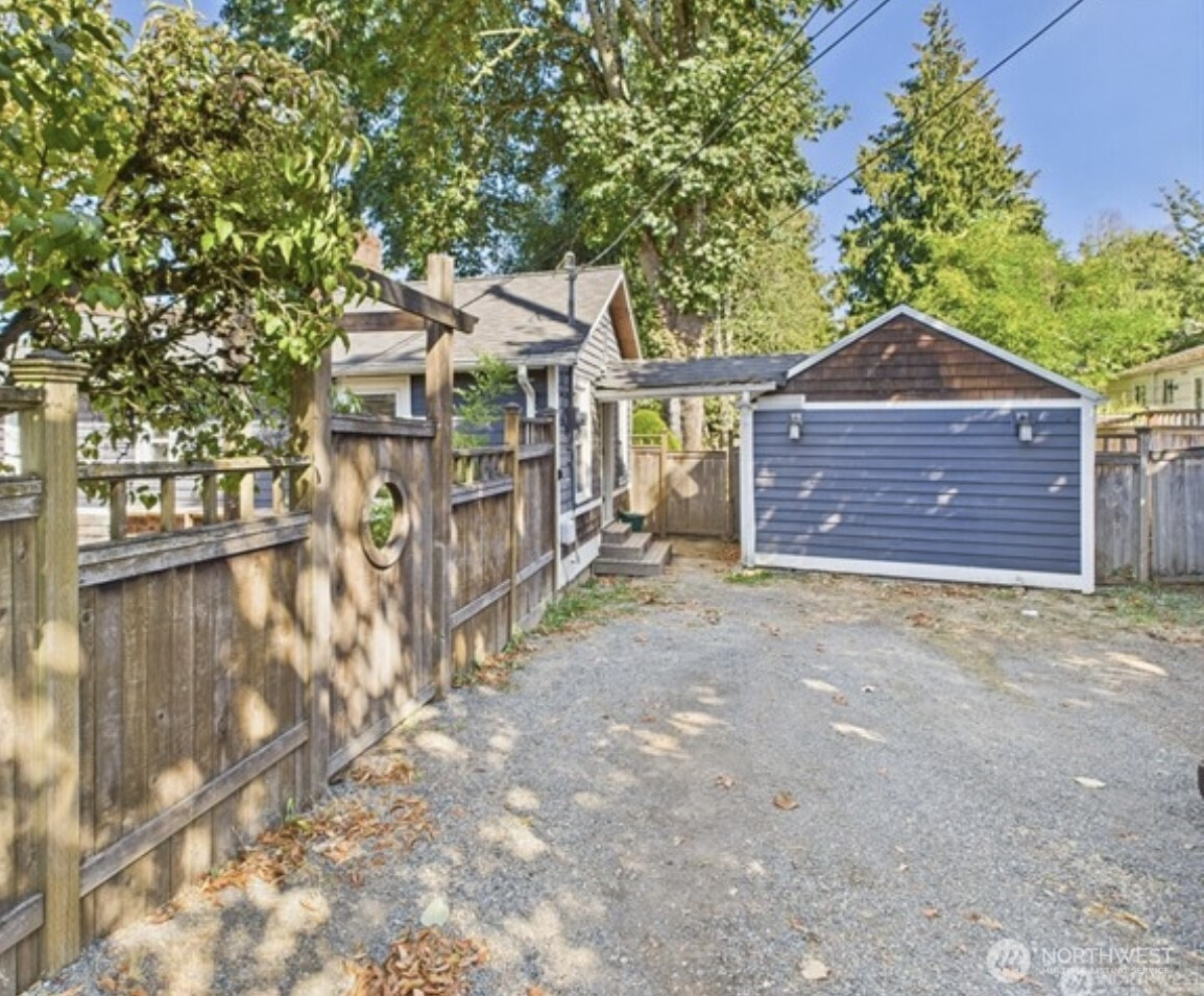12026 Sand Point NE, Seattle, WA 98125