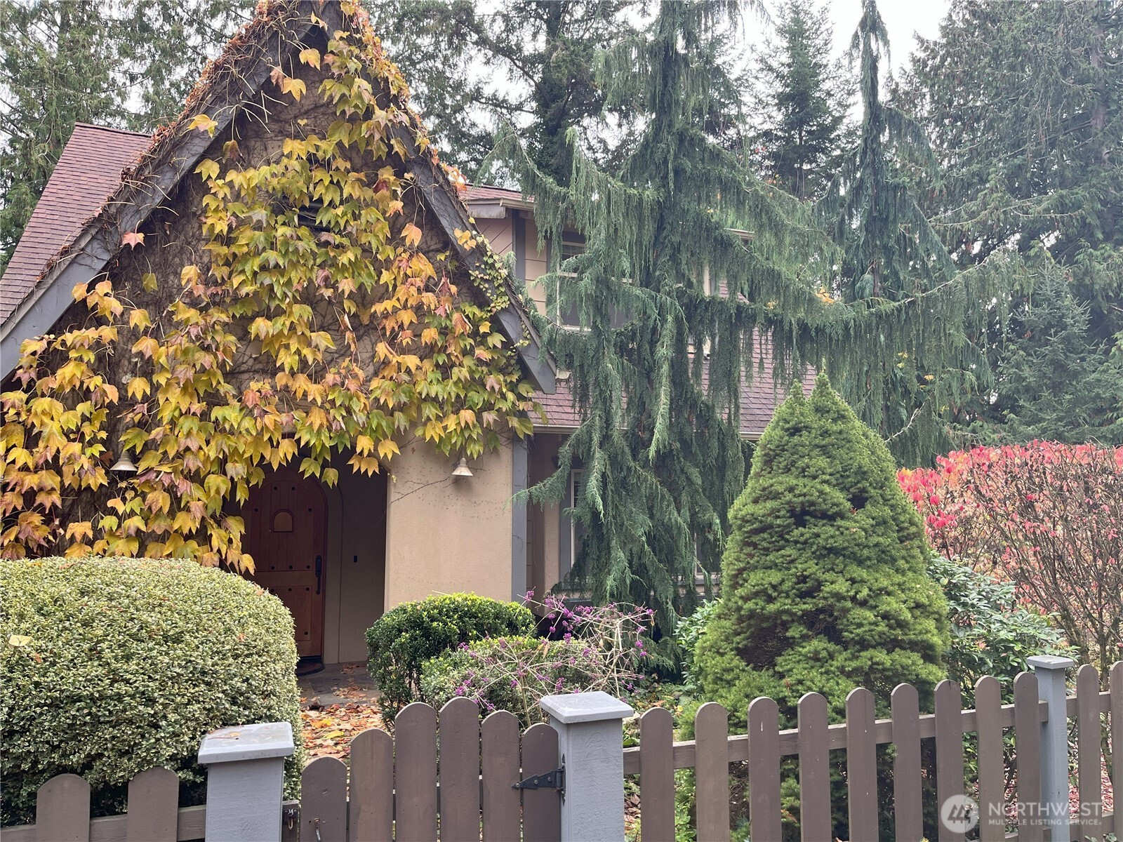 8134 Eleanor Place NE, Bainbridge Island, WA 98110