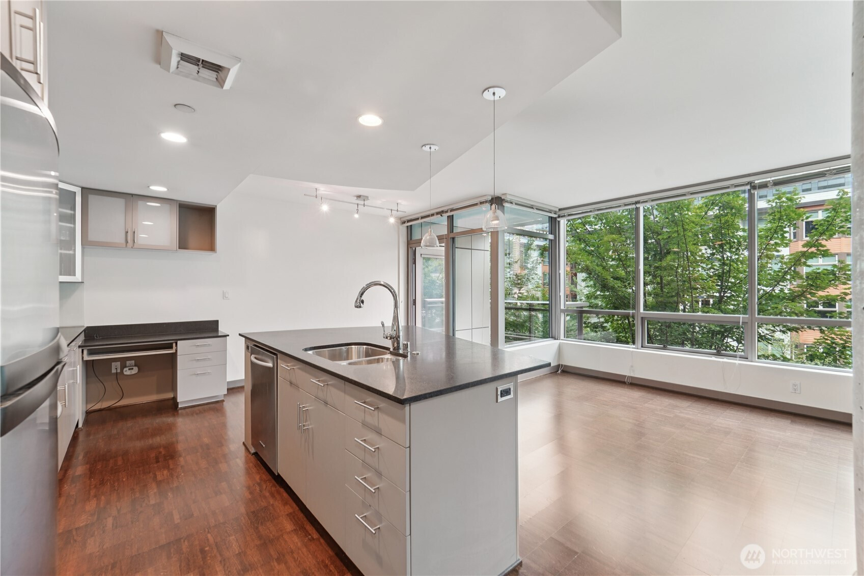 2033 2nd Avenue, Seattle, WA 98121