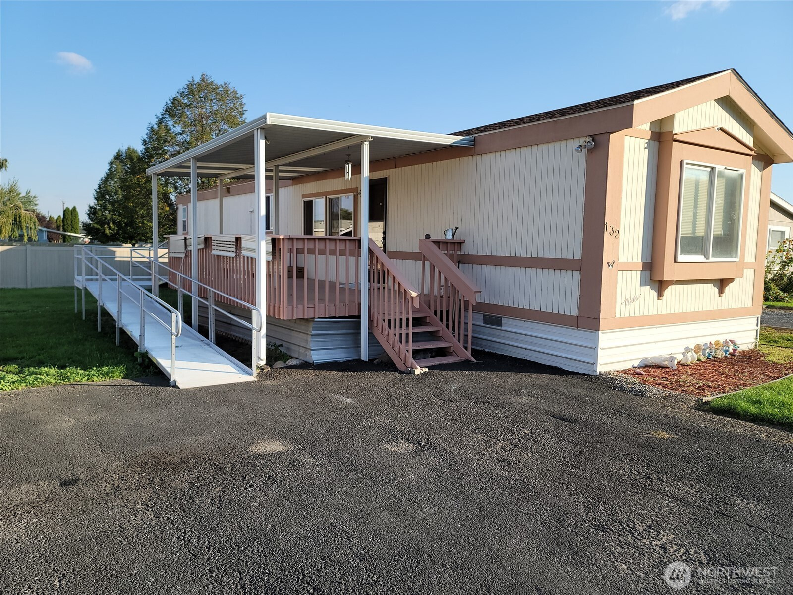 3010 W Peninsula Drive, Moses Lake, WA 98837