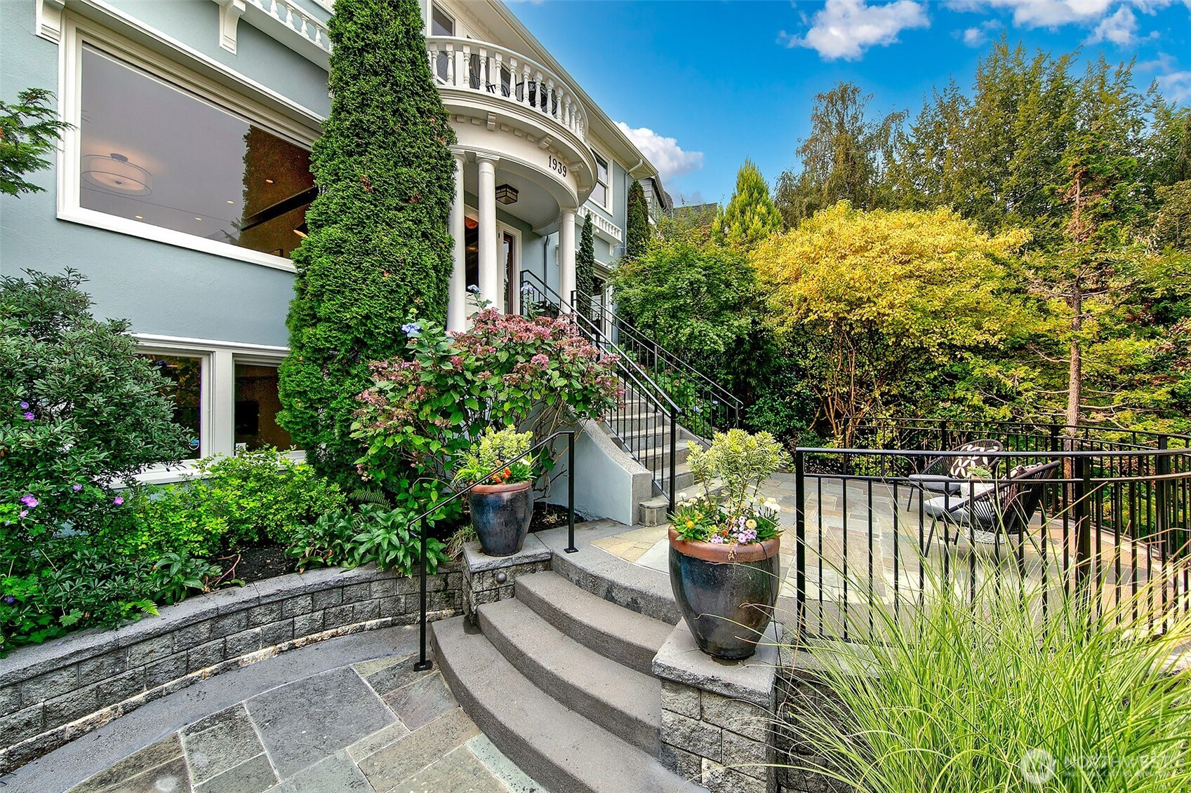 1939 E Crescent Drive, Seattle, WA 98112