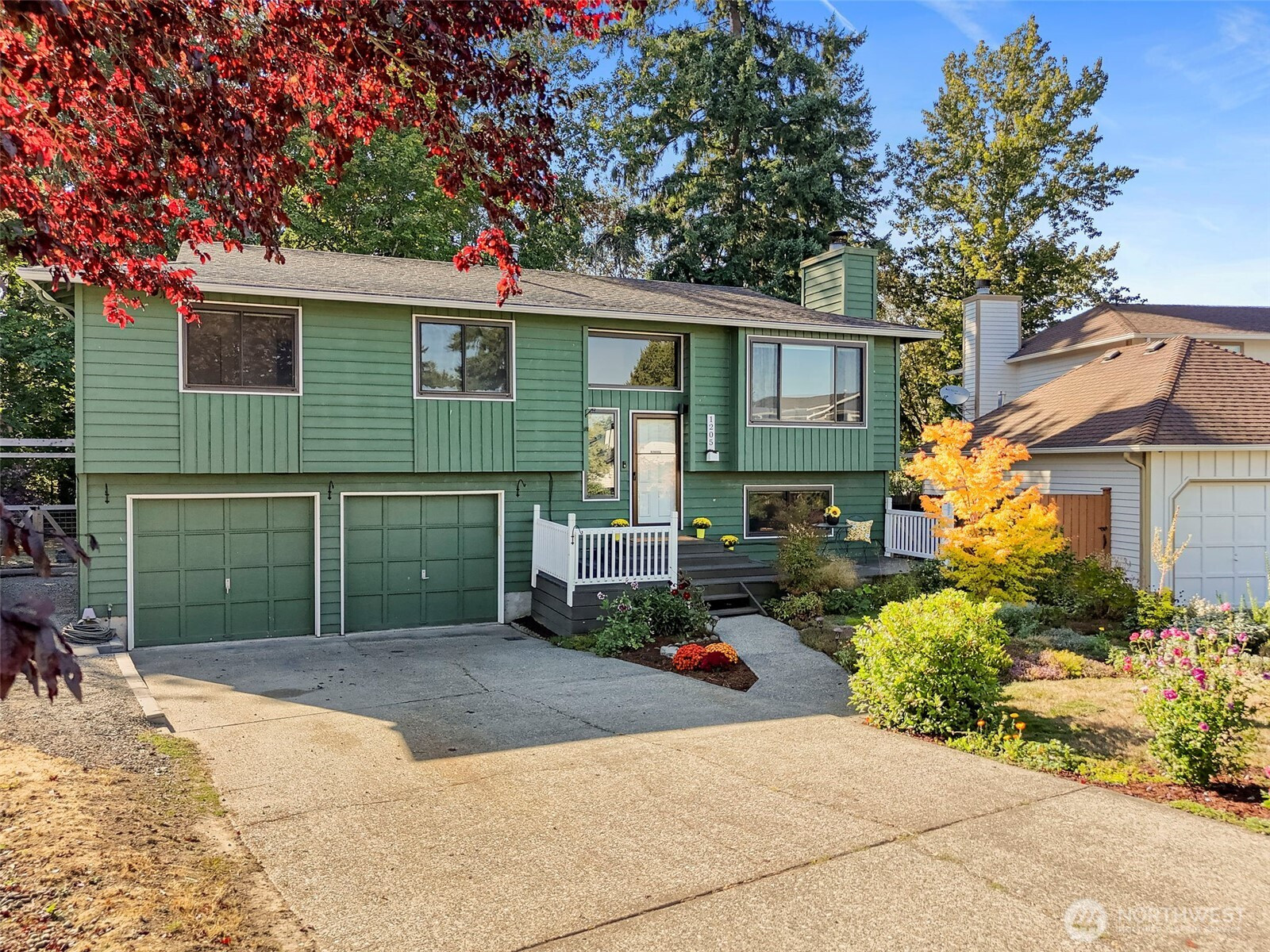 1205 S 236th Place, Des Moines, WA 98198