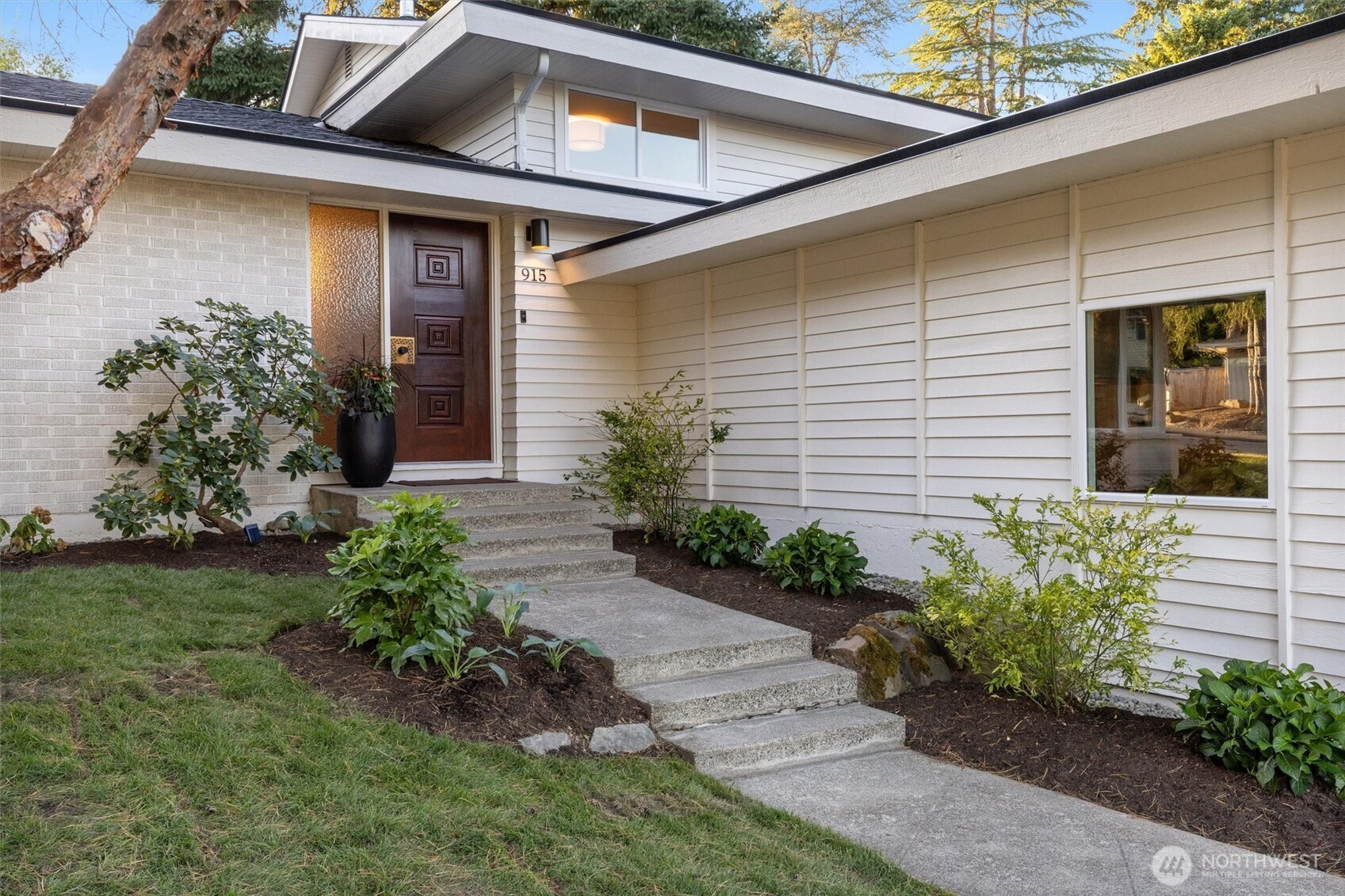 915 145th Place SE, Bellevue, WA 98007