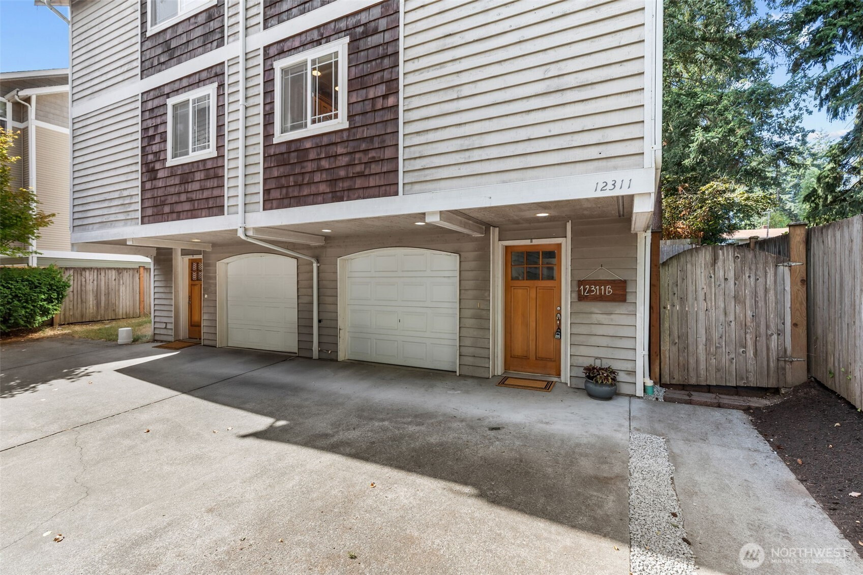 12311 Roosevelt Way NE, Seattle, WA 98125