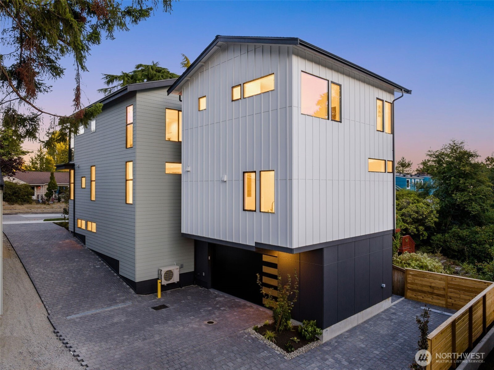 7335 21st Avenue NE, Seattle, WA 98115