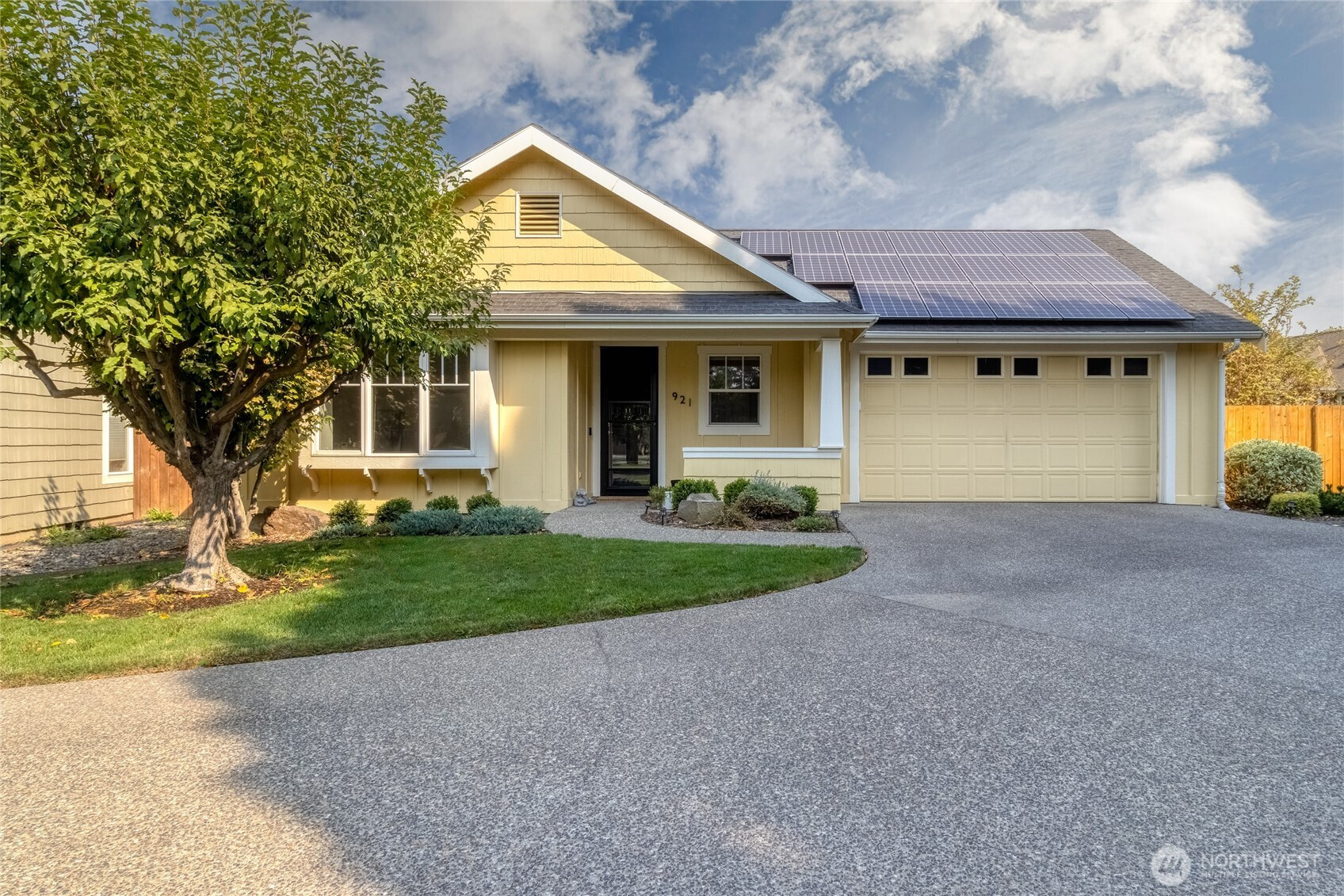 921 SE Larkspur Place, College Place, WA 99324