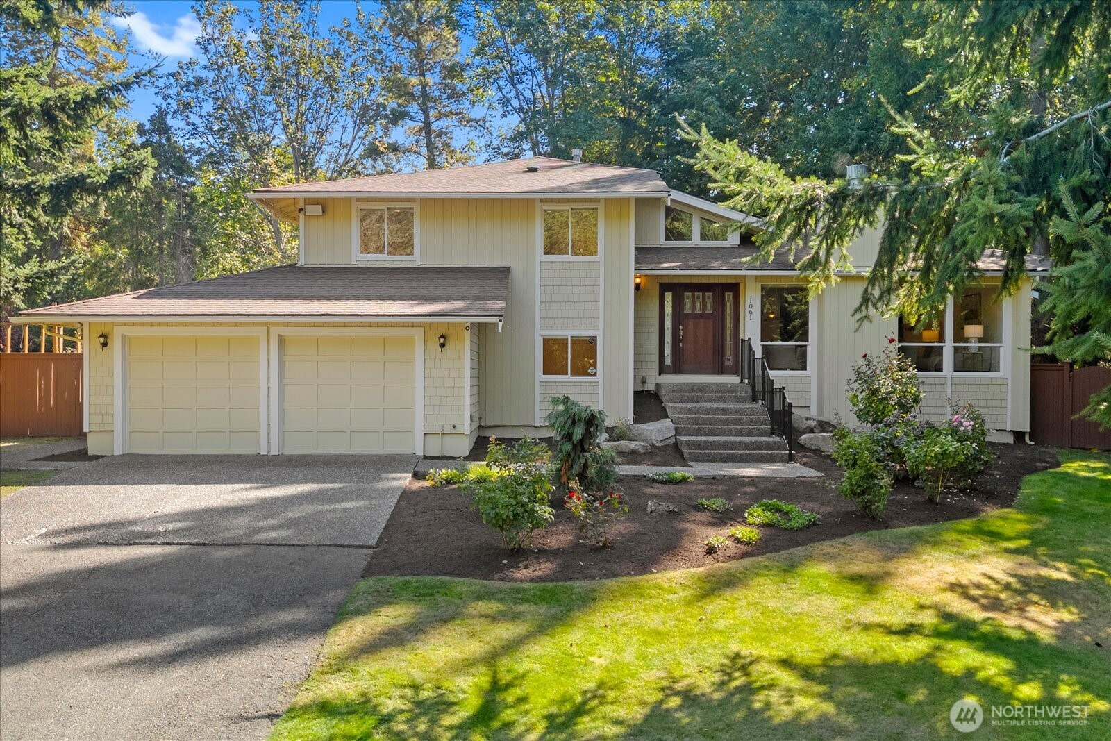 1061 NW 167th St, Shoreline, WA 98177