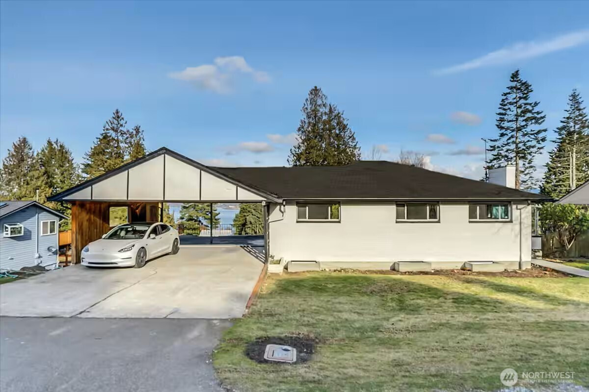 7528 S Lakeridge Dr, Seattle, WA 98178